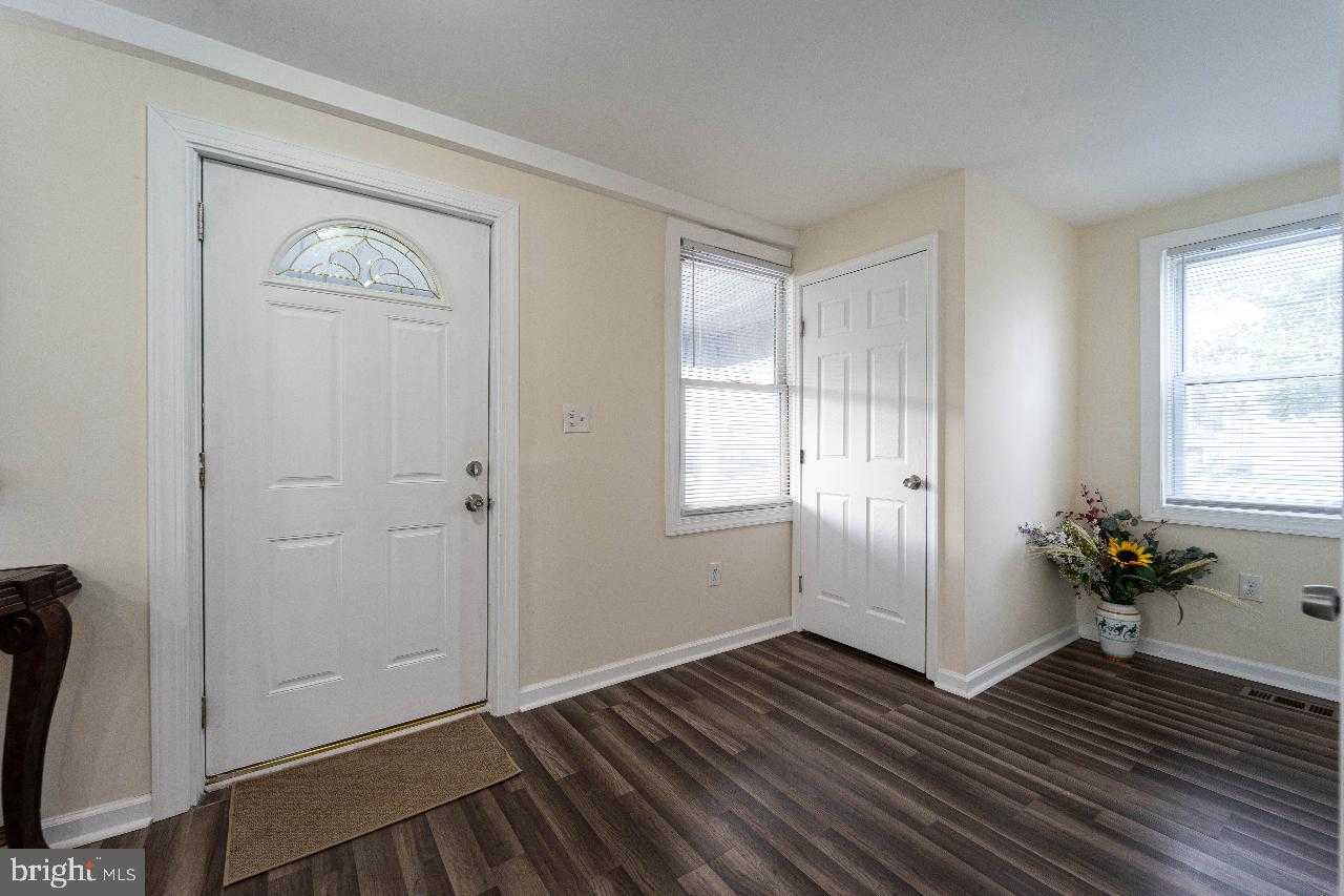 8033 Edgewater Ave photo 4