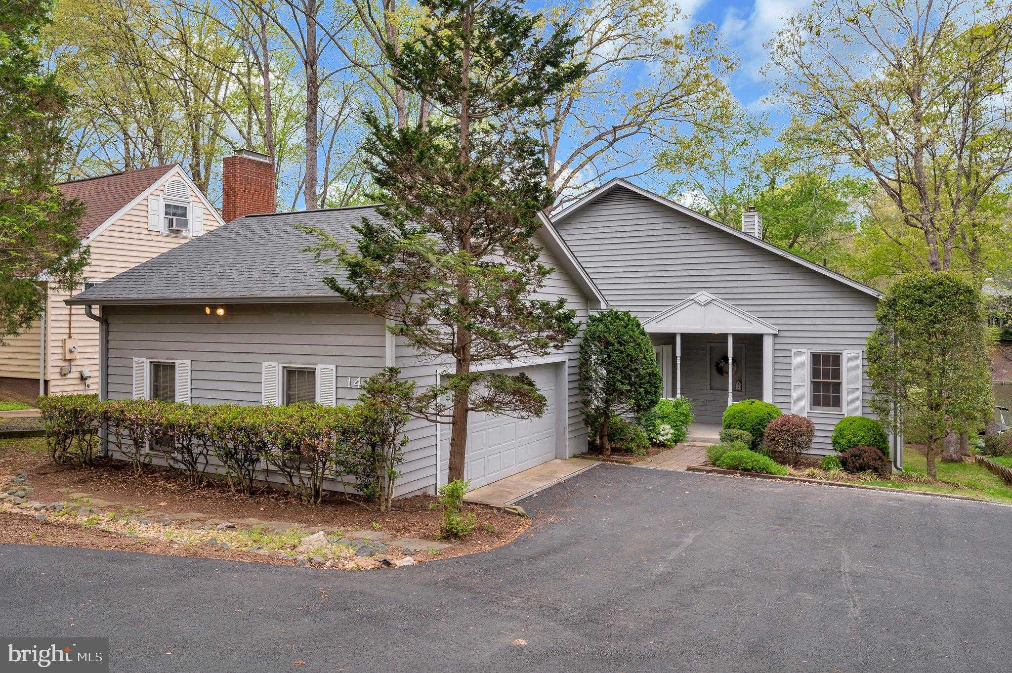 141 Larkspur Ln photo 4