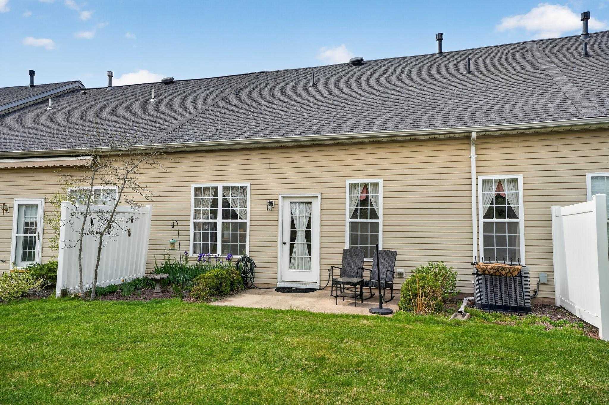 134 Devonshire Way photo 40