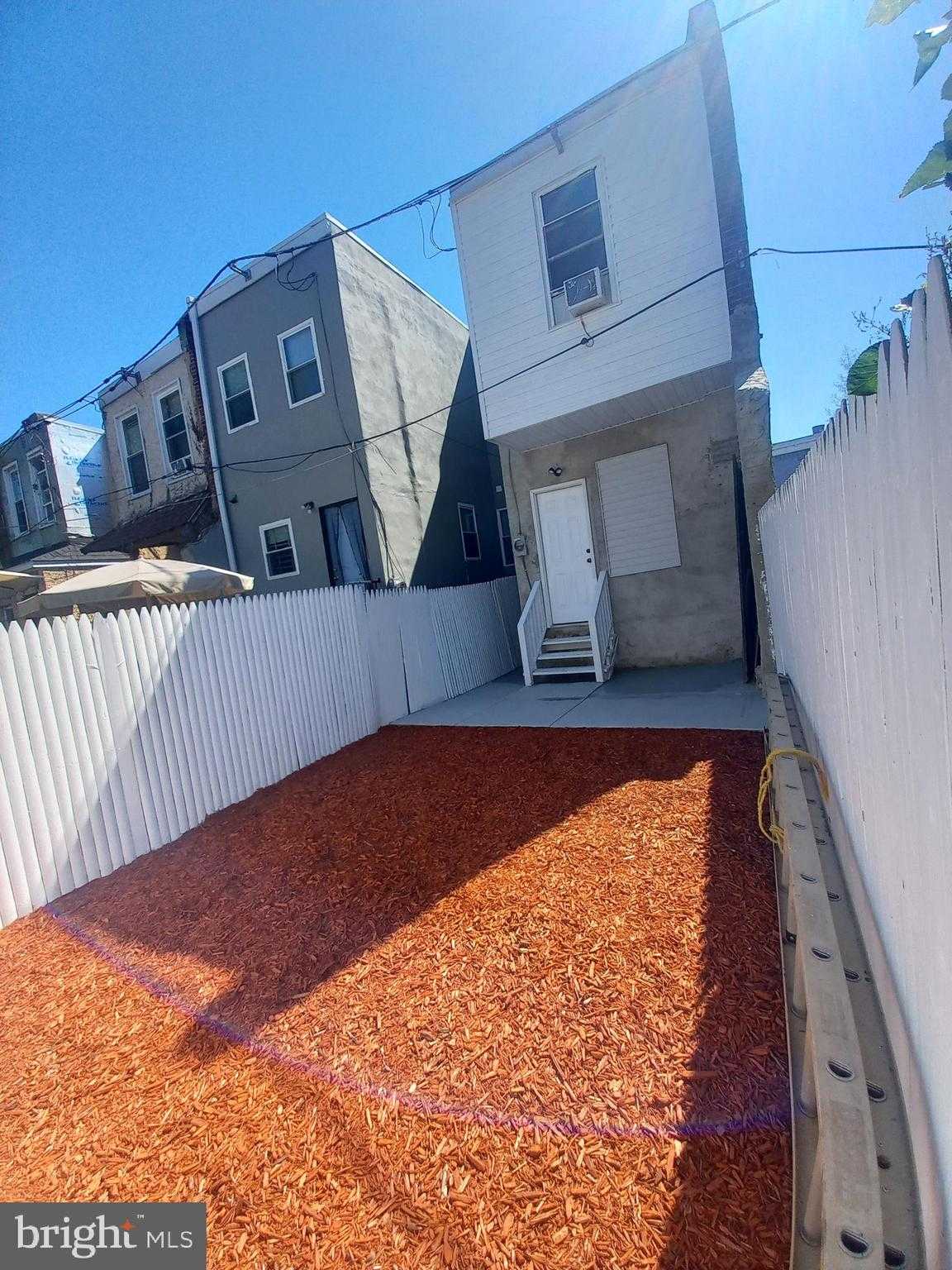 210 N Wanamaker St photo 27