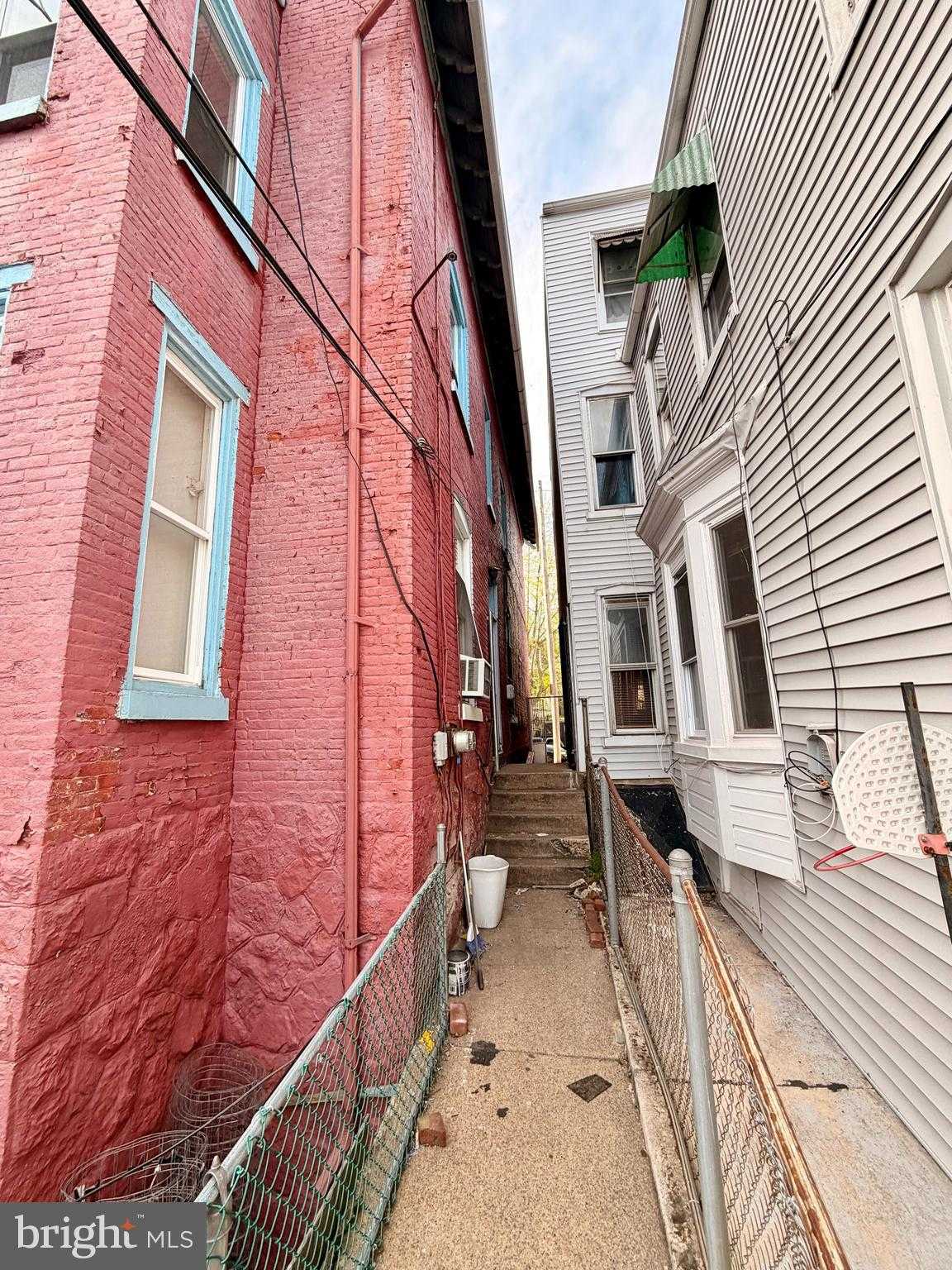 420 Woodward St photo 7