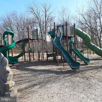 652 Springhouse Ln photo 33