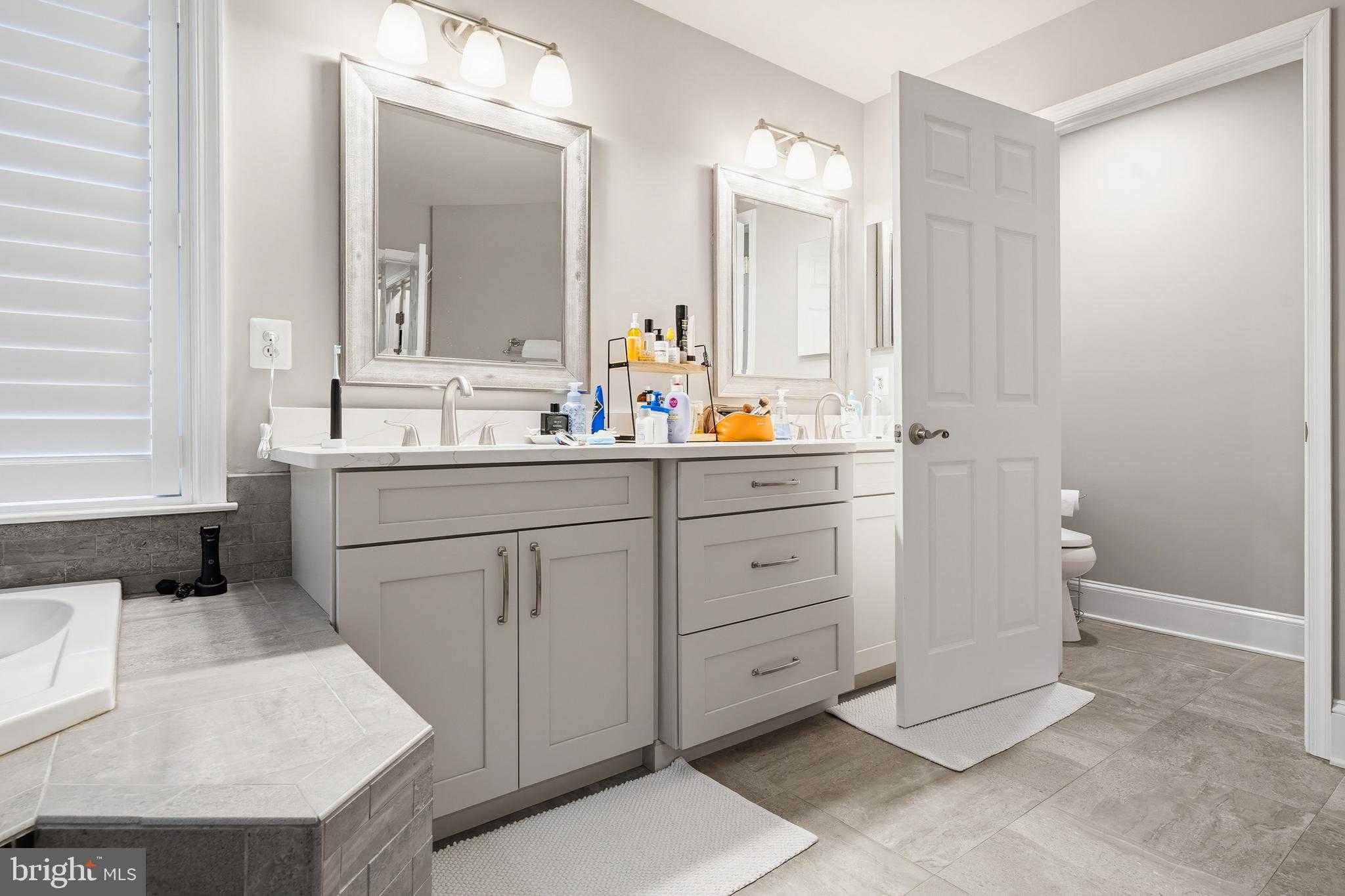 3943 Highland Oaks Dr photo 21