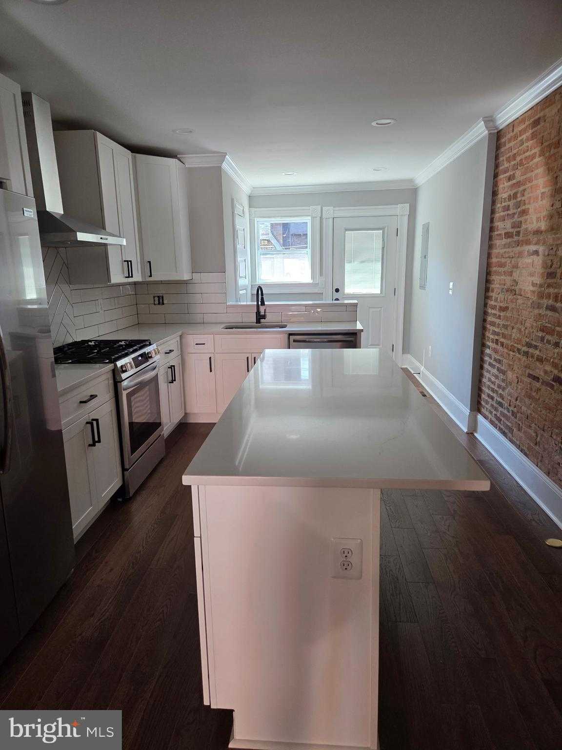 730 S Decker Ave photo 2