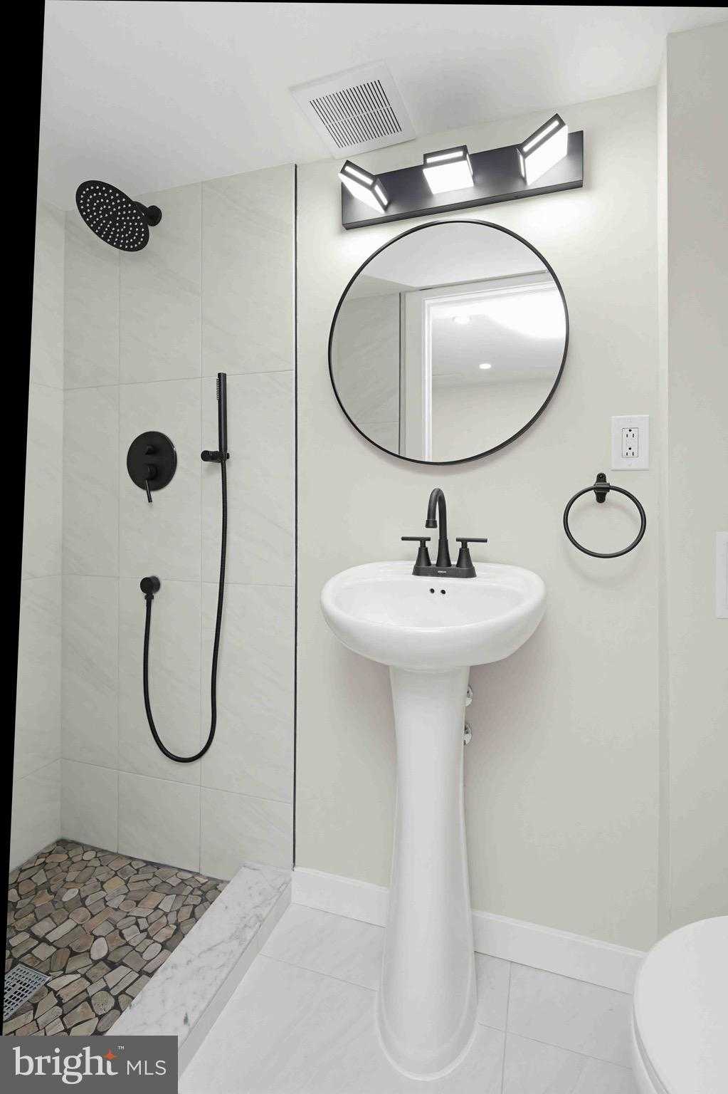 5824 N Marshall St photo 28