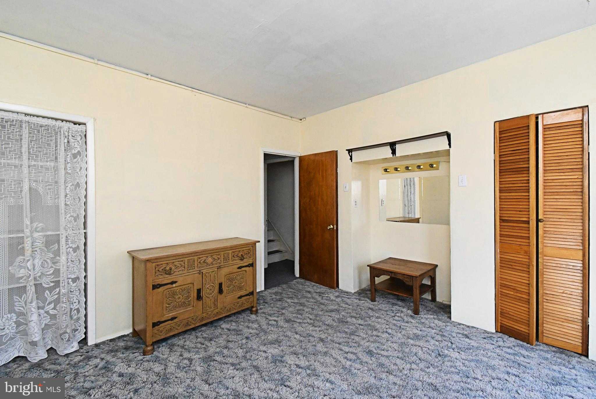 328 Roxborough Ave photo 32