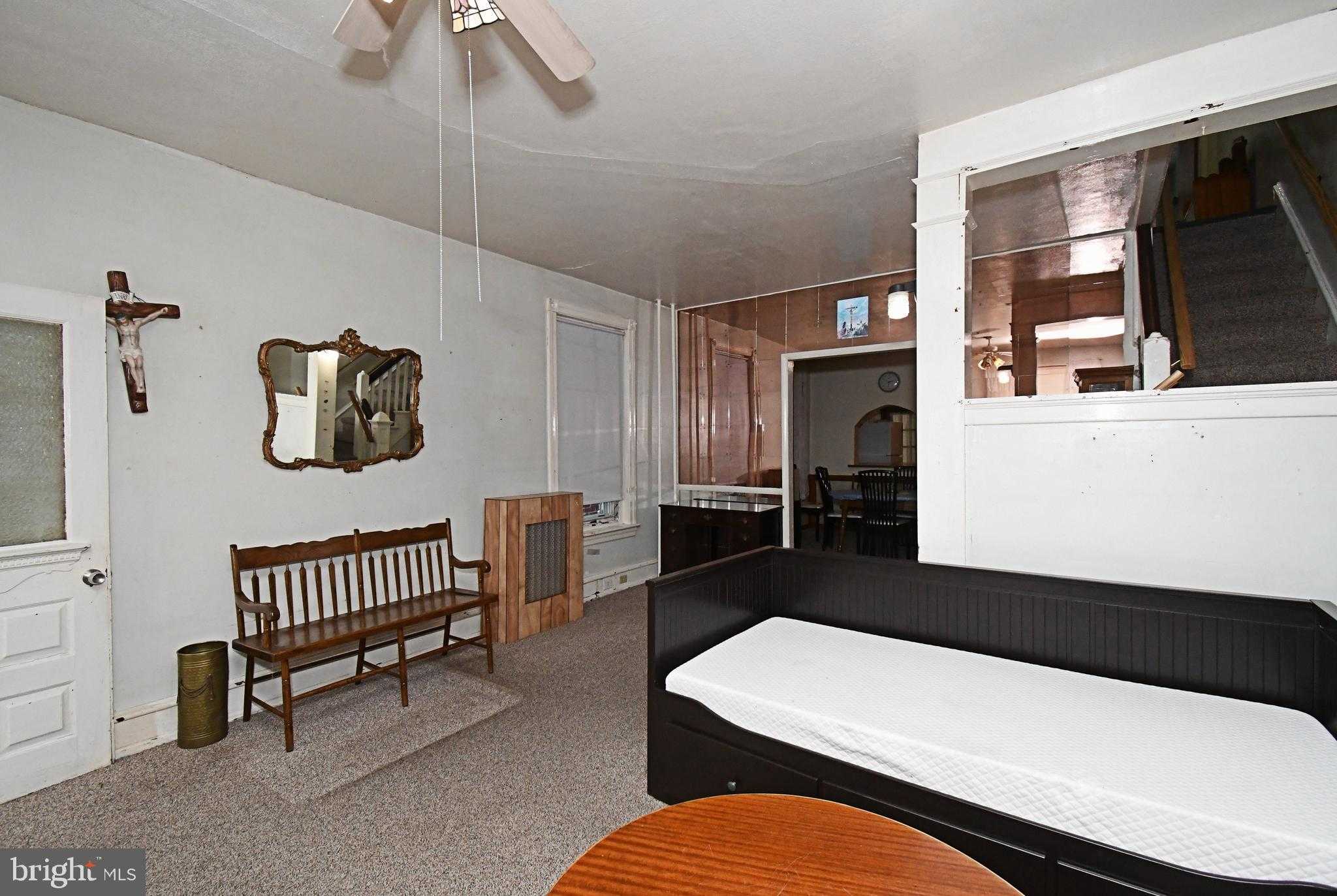 328 Roxborough Ave photo 7