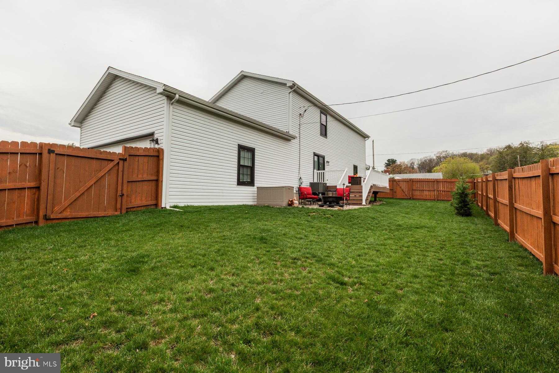 515 Maple Ave photo 12