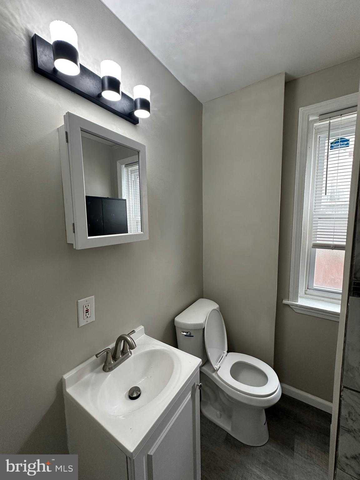 5537 Pemberton St photo 51