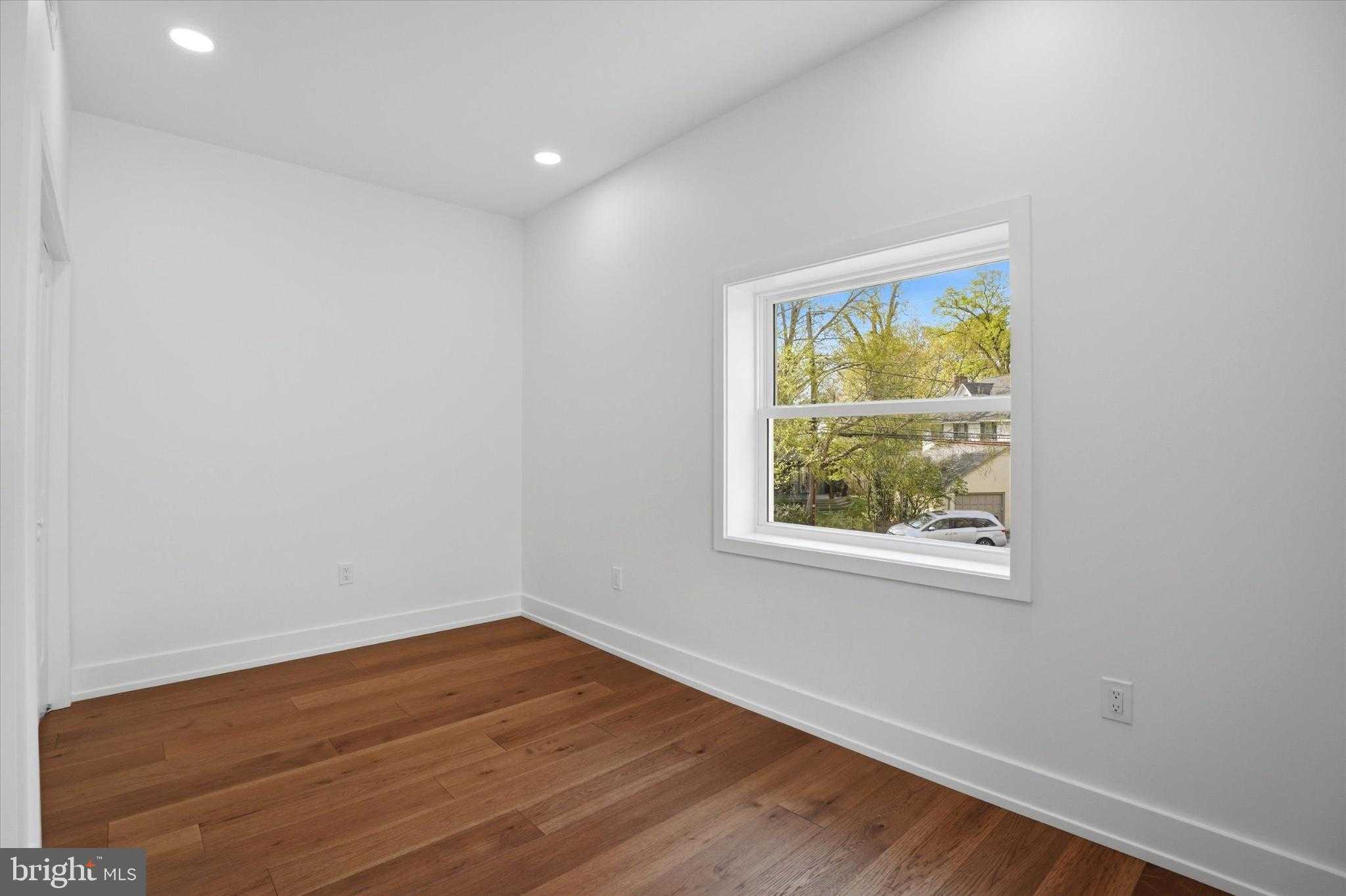 425 Grove Pl photo 21