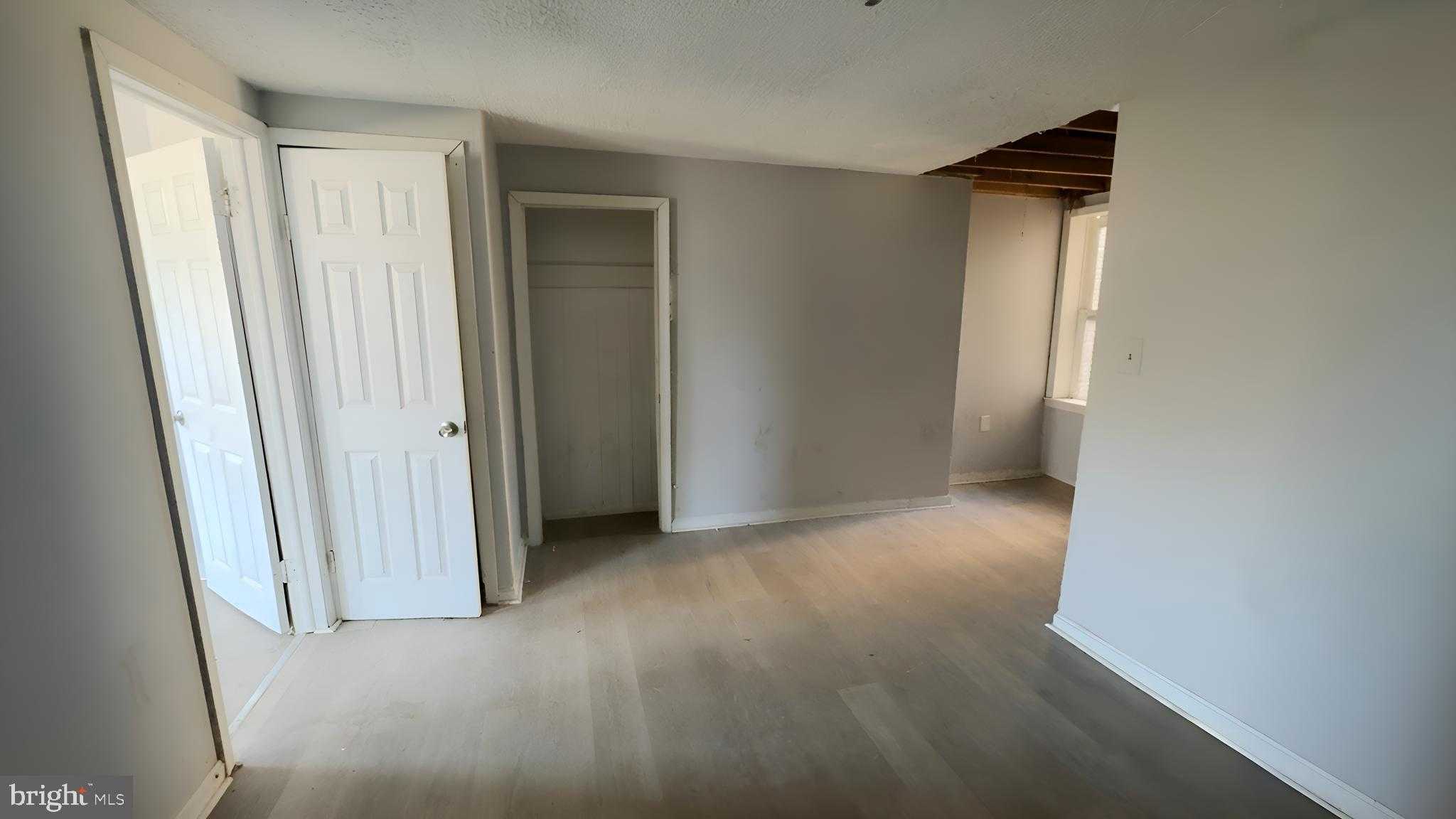 1513 E Chase St photo 3