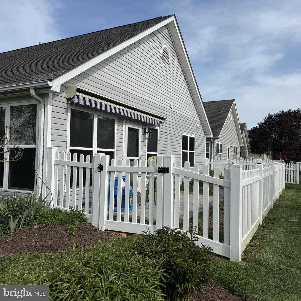 200 Crestwood Ln photo 3