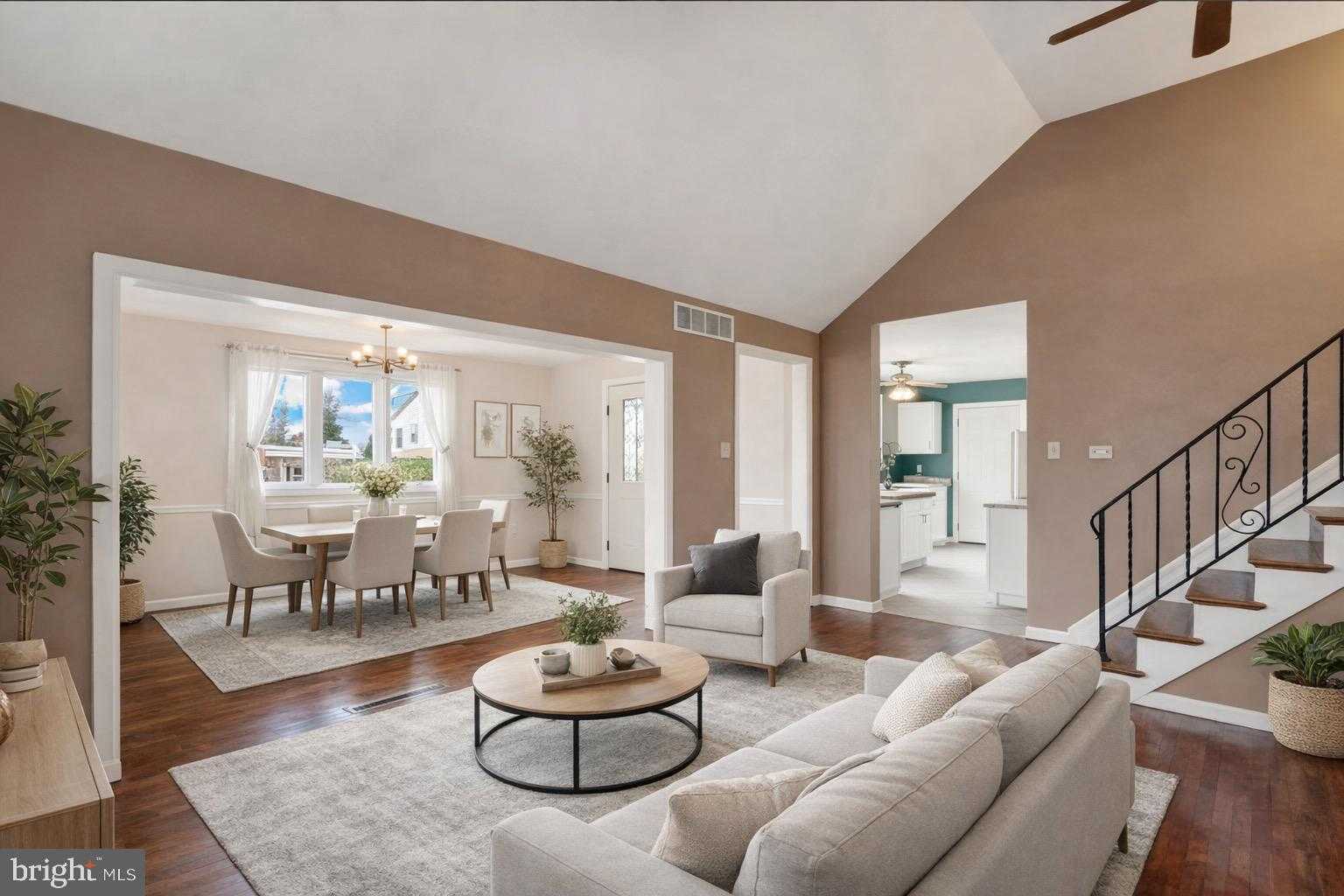 310 Herman St photo 2