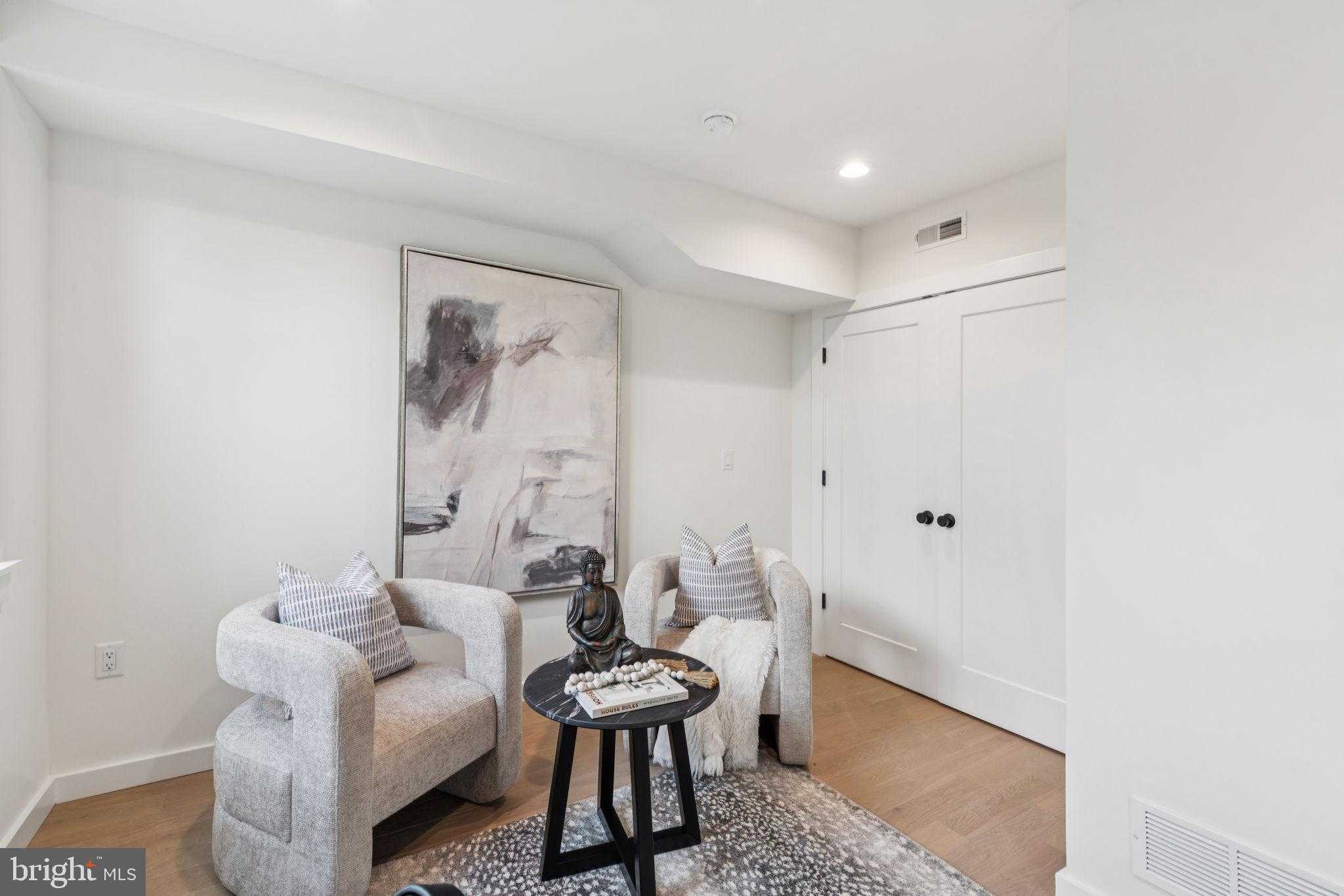 614 Brenna Walk photo 3