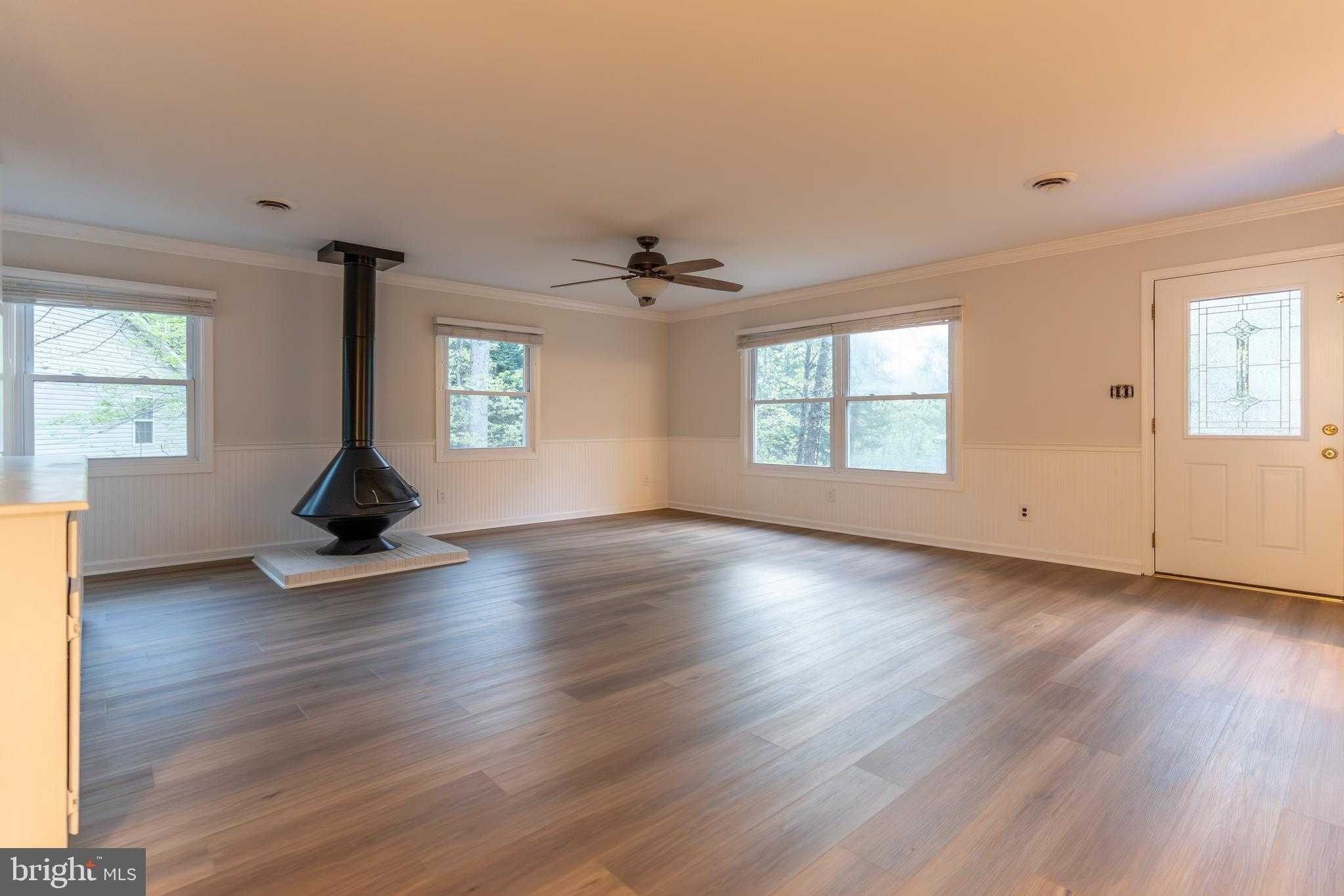 102 Monument Rd photo 3