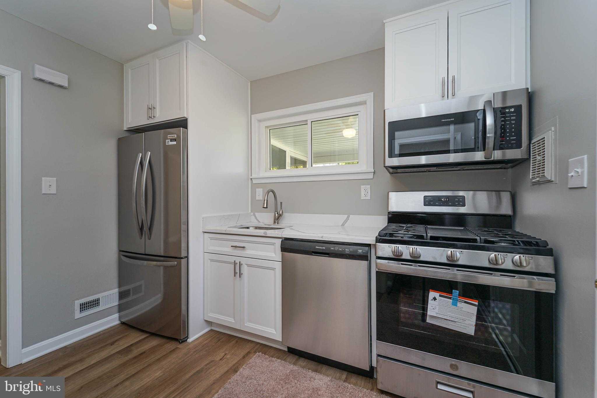 5916 Robindale Rd photo 19