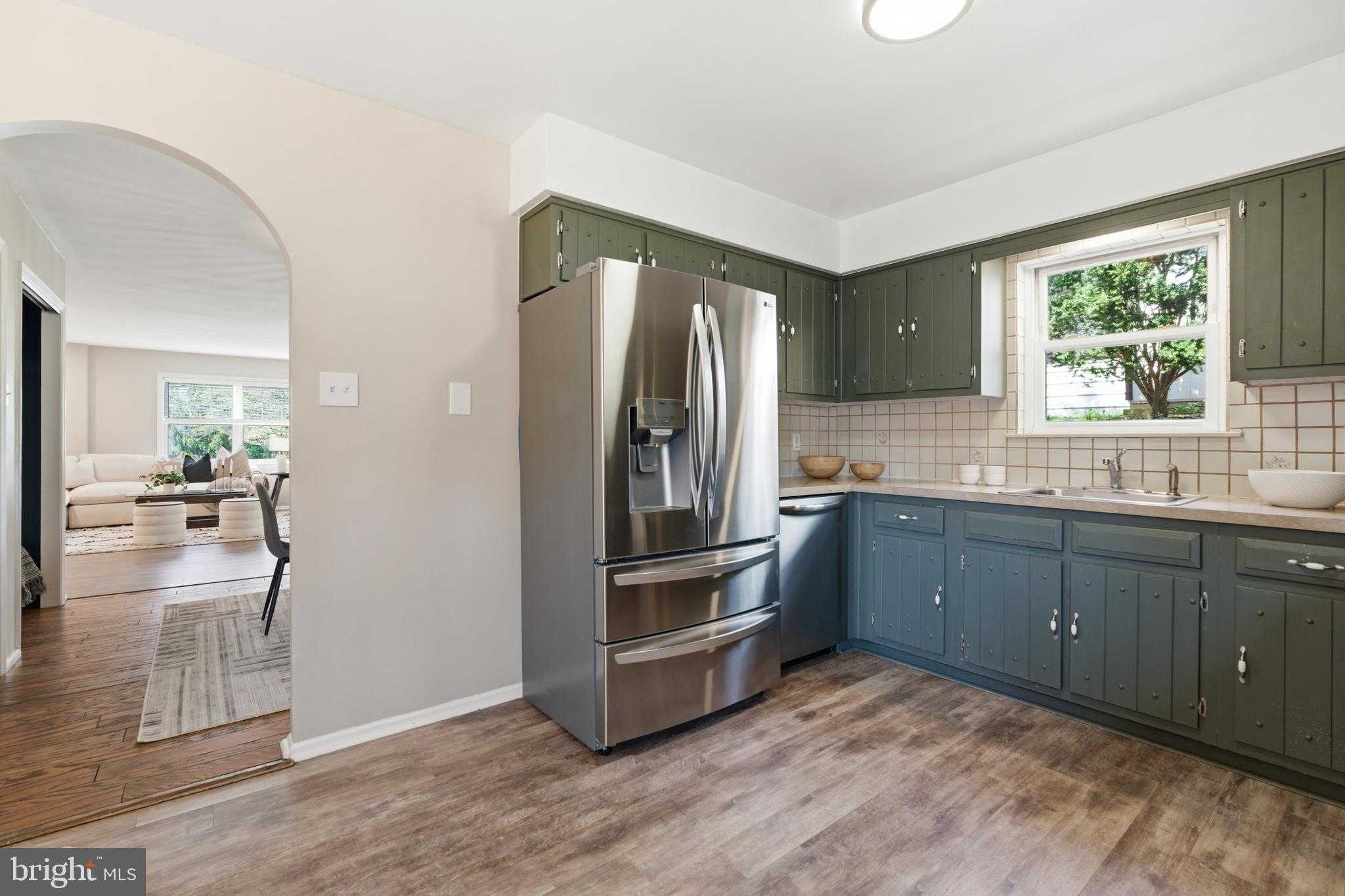 1313 Delmont Ave photo 17