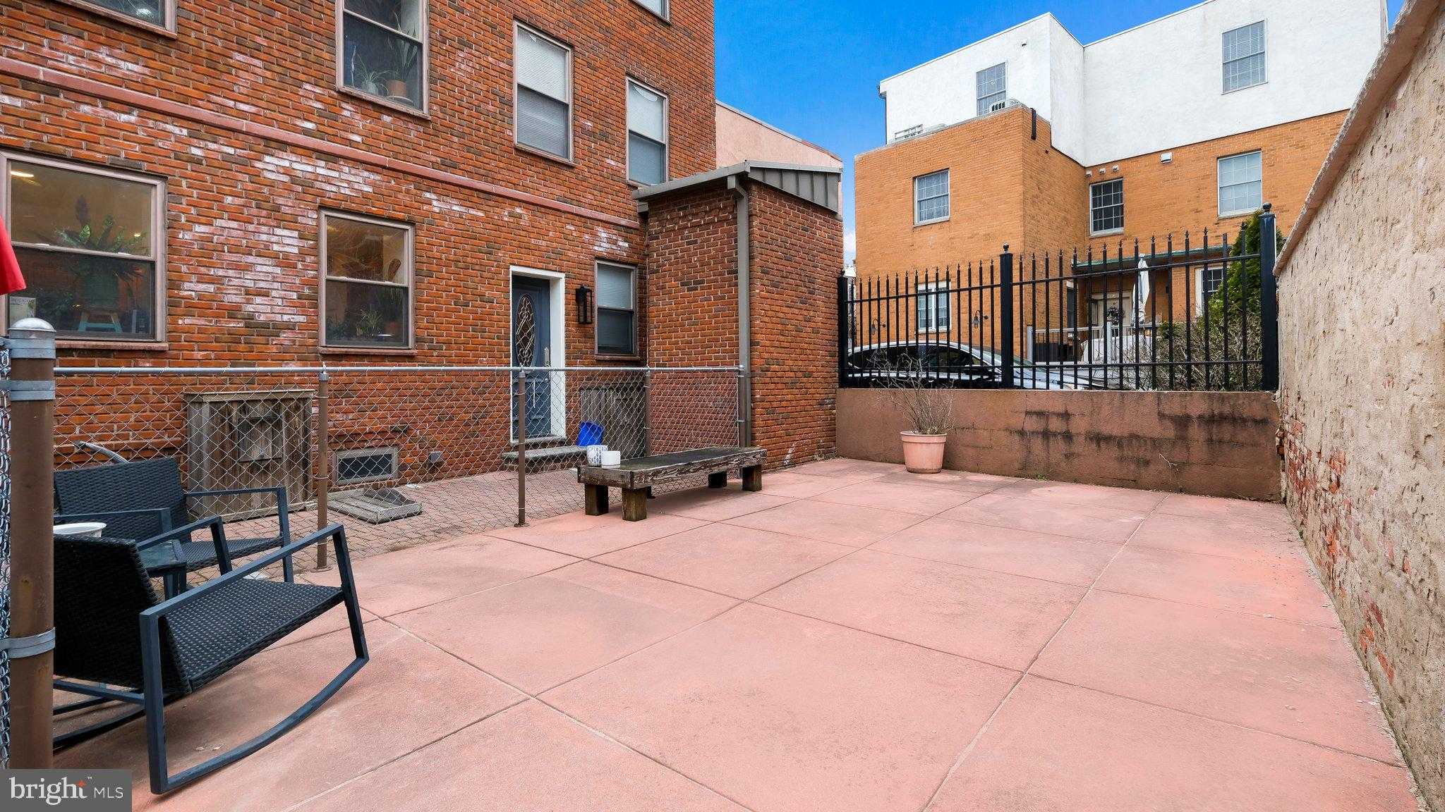 731 Carpenter St photo 26