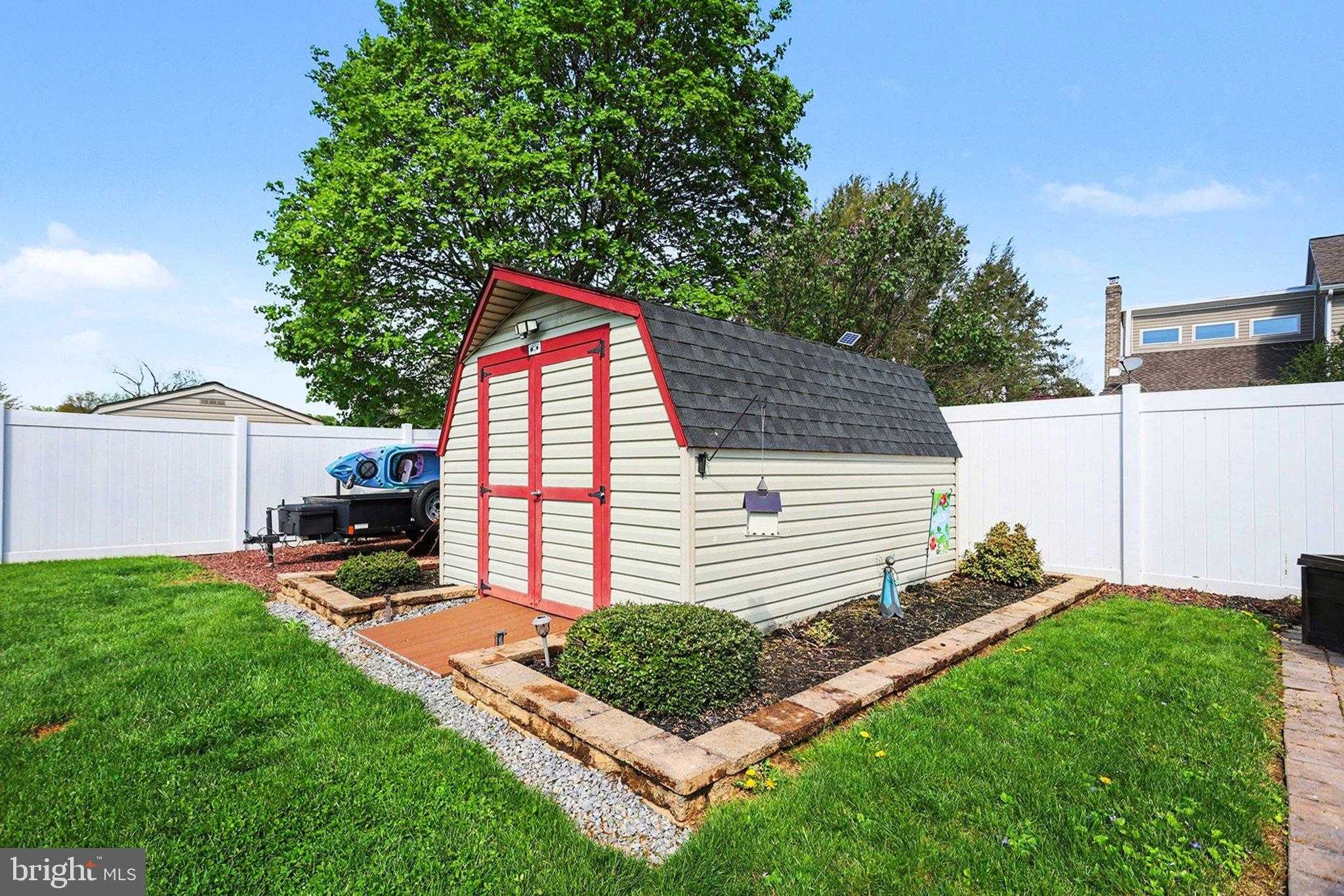 405 Steven Dr photo 38