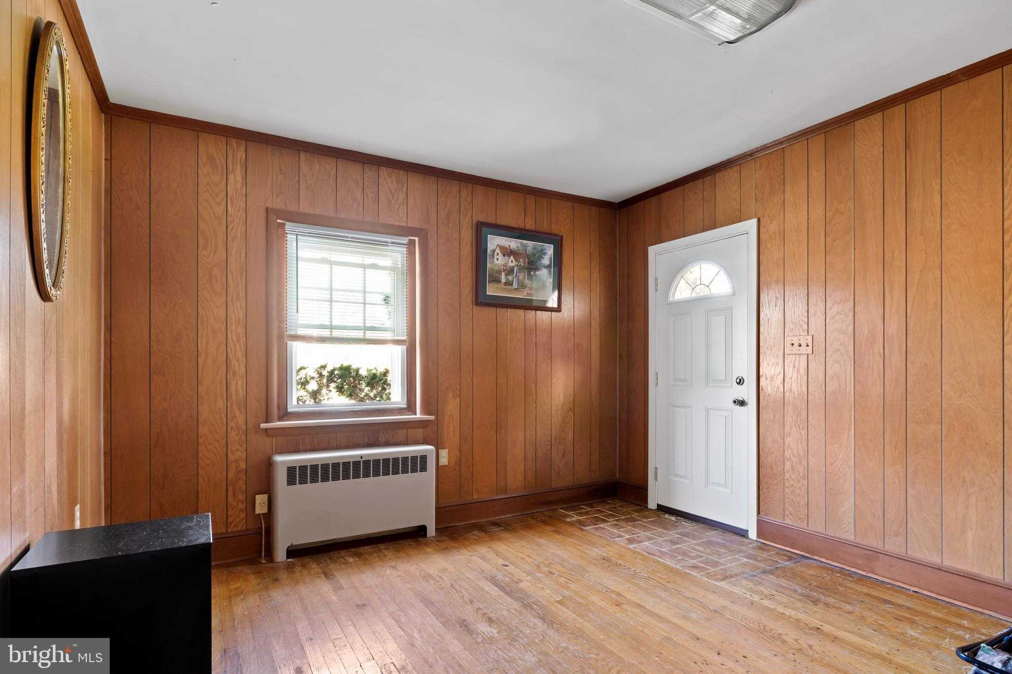 206 E Main St photo 16