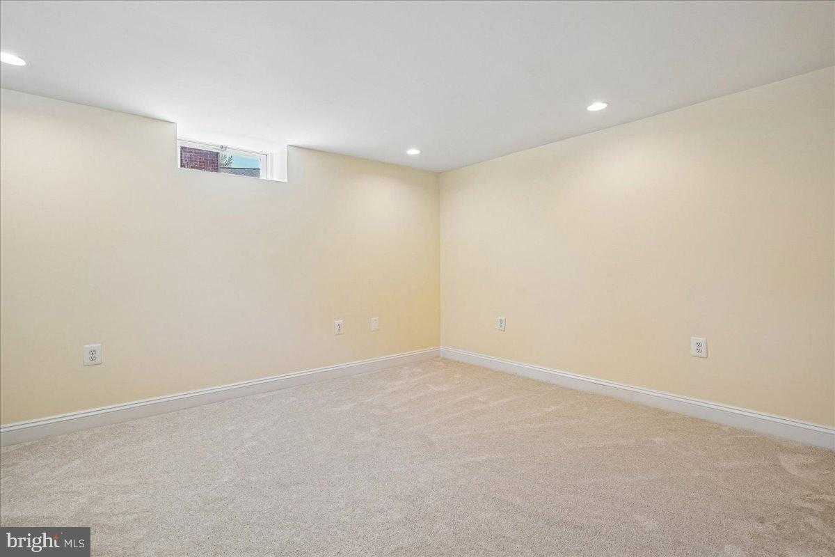 5856 14th St N photo 32