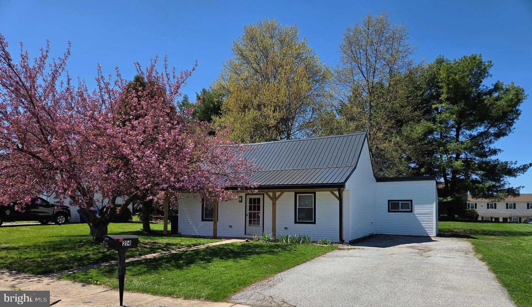 214 N Liverpool St photo 5