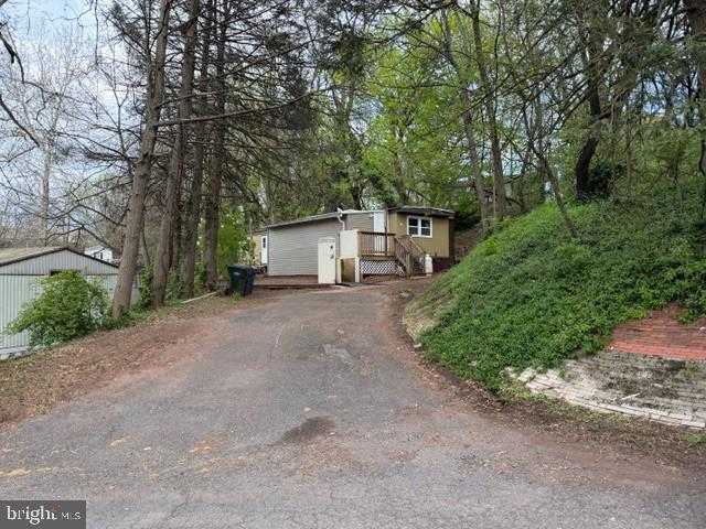 20 Oakland Mnr photo 2