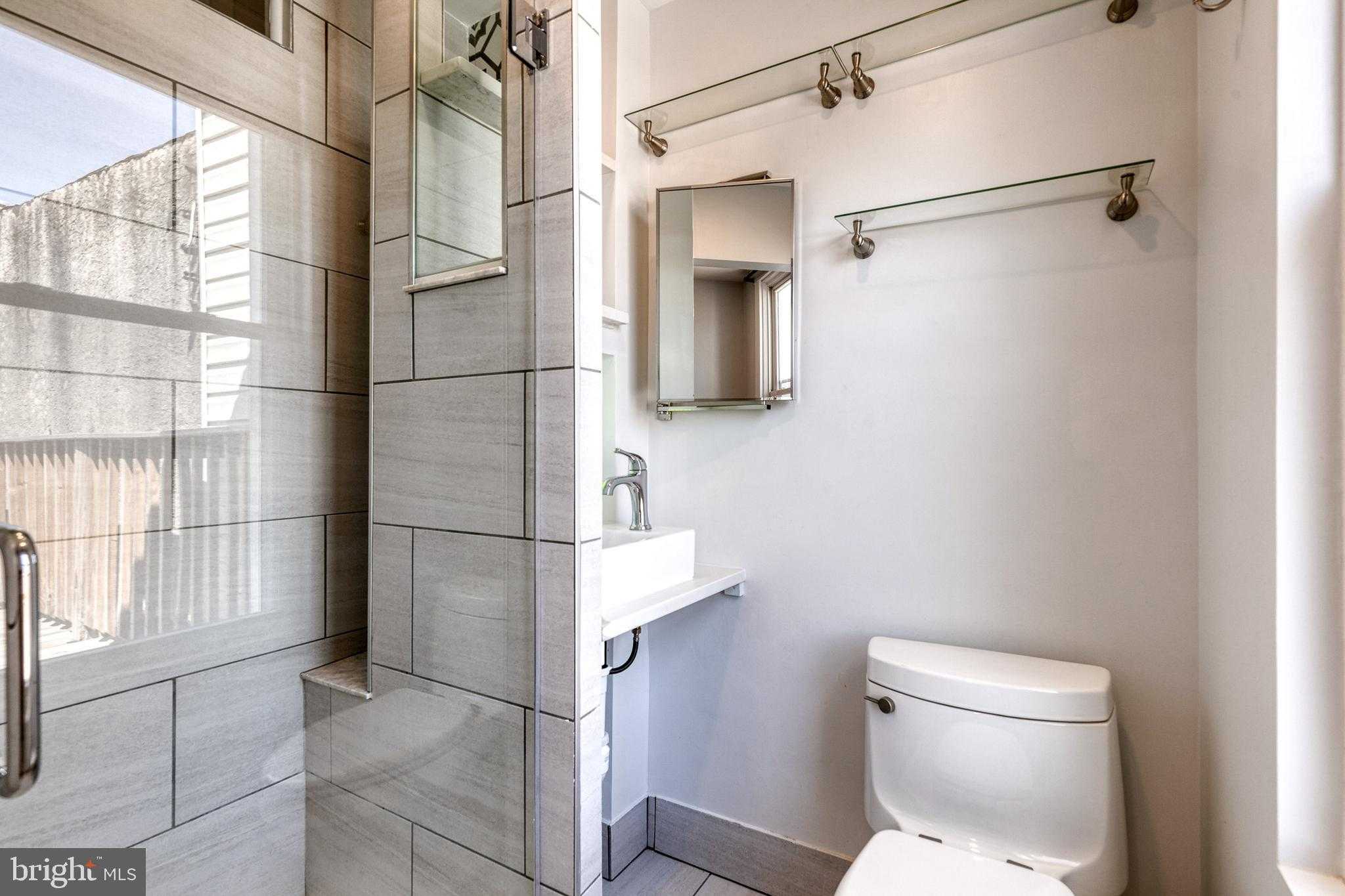 860 W 33rd St photo 13