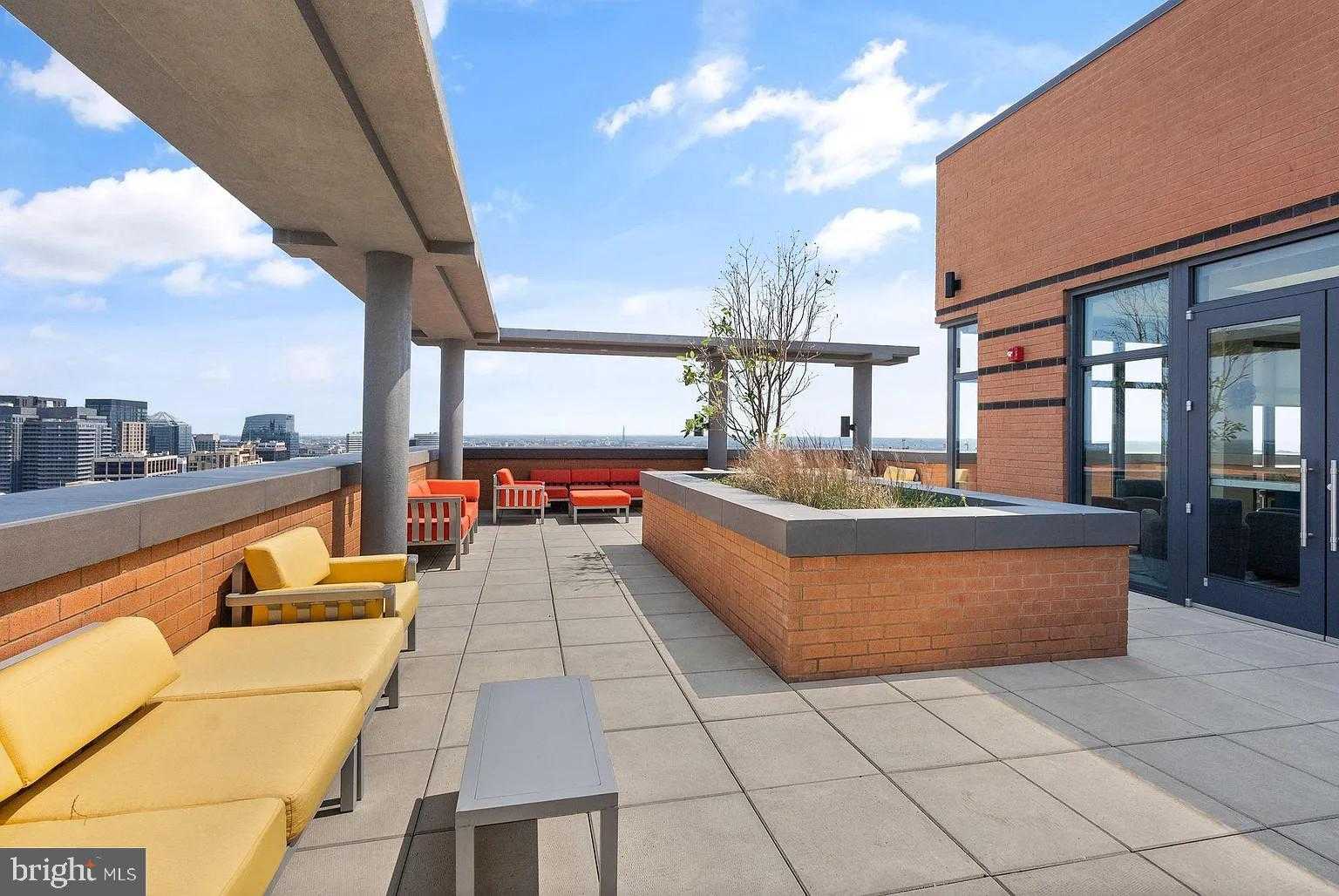 2000 Clarendon Blvd photo 18