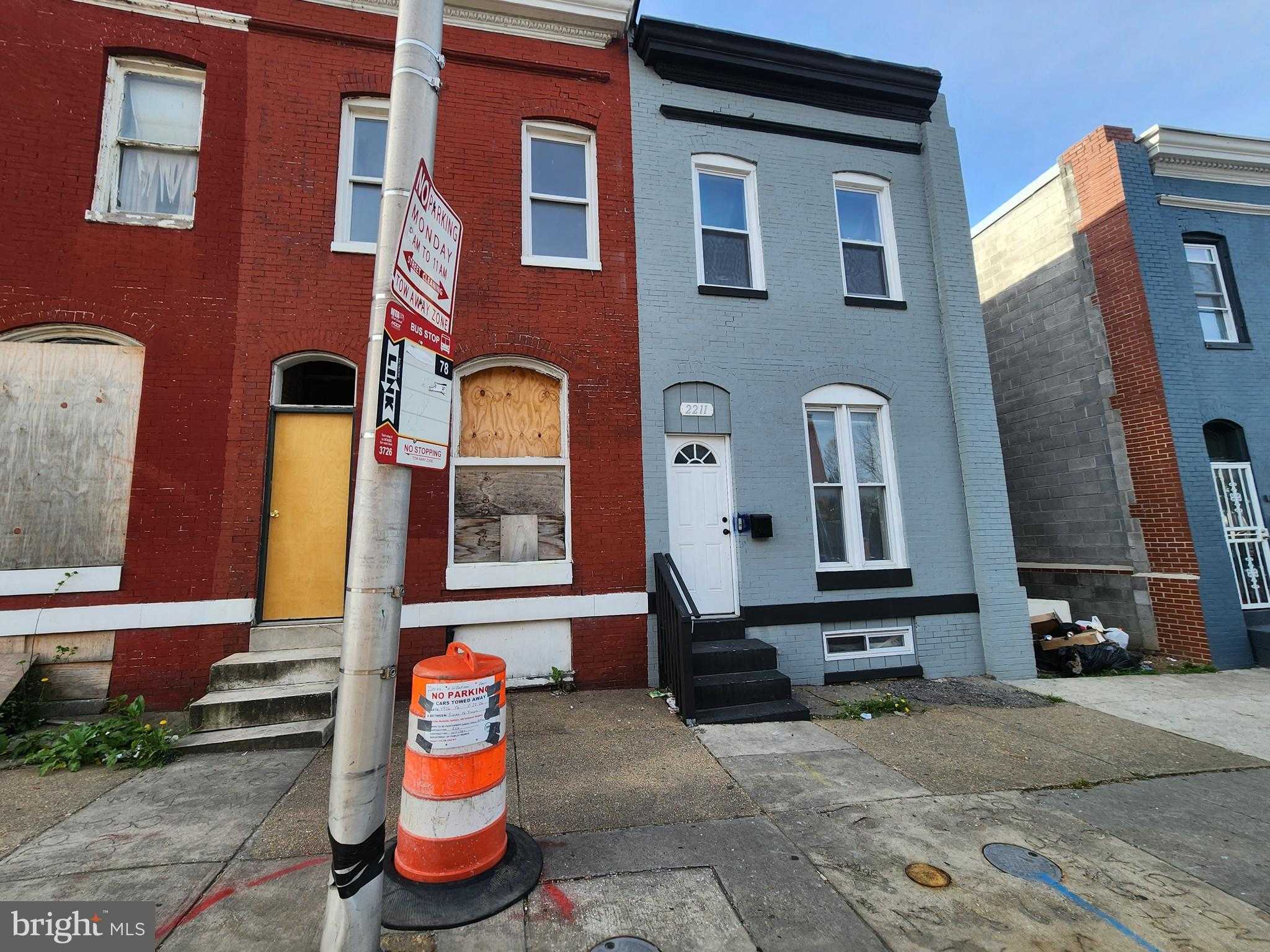 2209 W Baltimore St photo 2