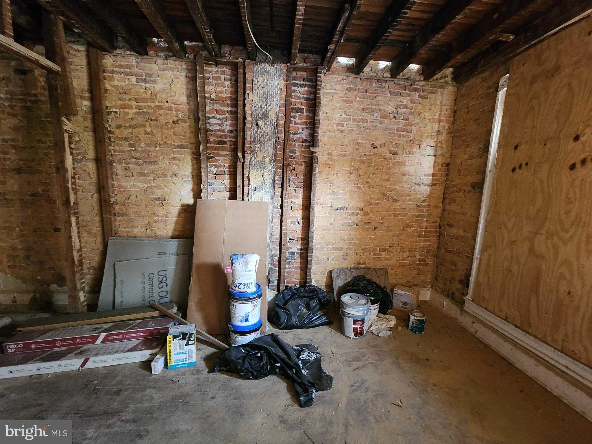 2209 W Baltimore St photo 8