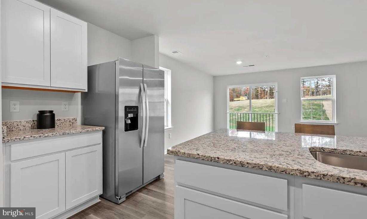 672 Armstrong Ave photo 12