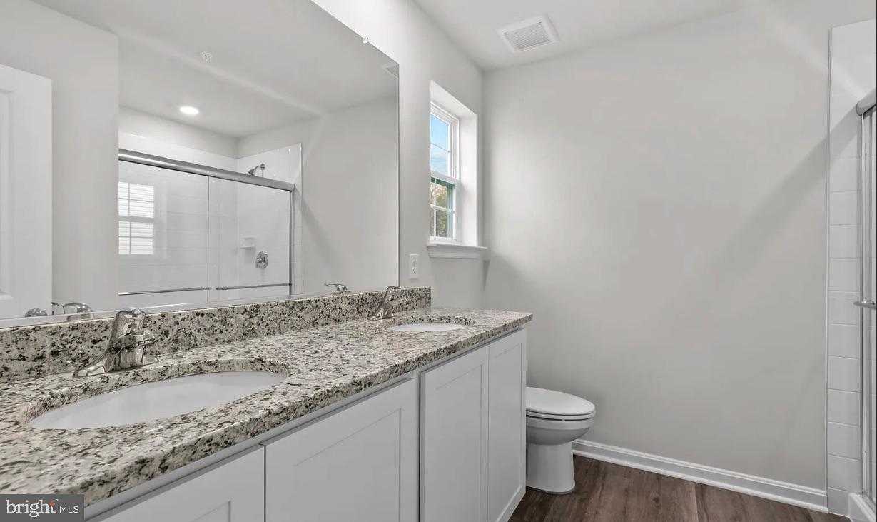 672 Armstrong Ave photo 23