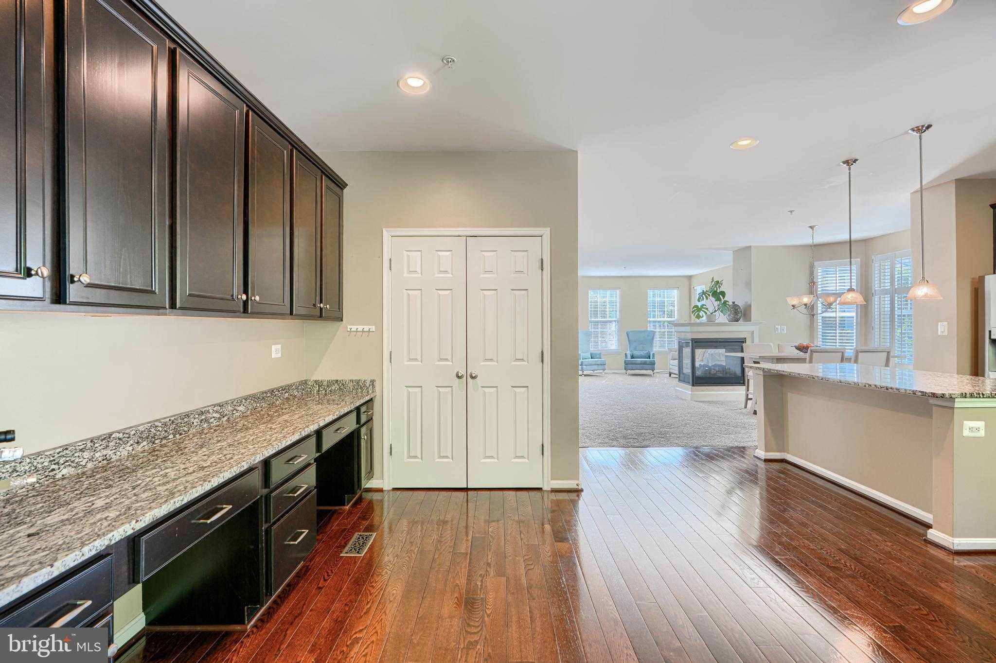 246 Mohegan Dr photo 18