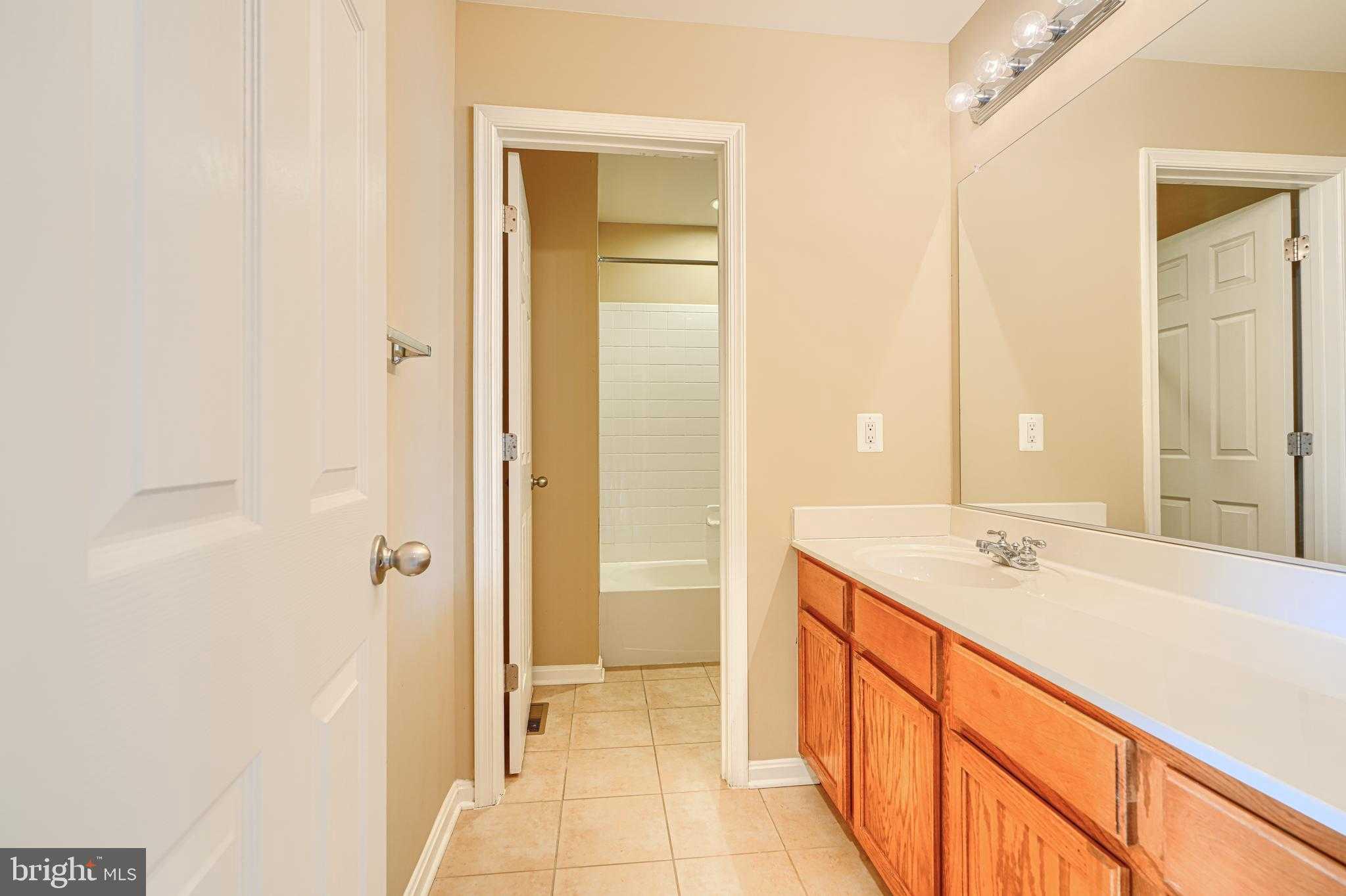 246 Mohegan Dr photo 40