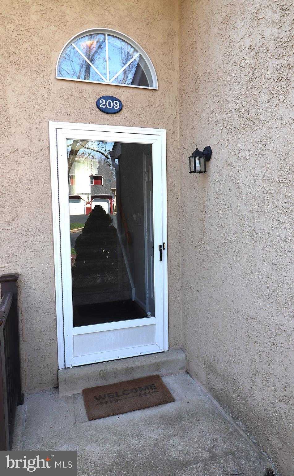 209 Fairfield CT photo 3