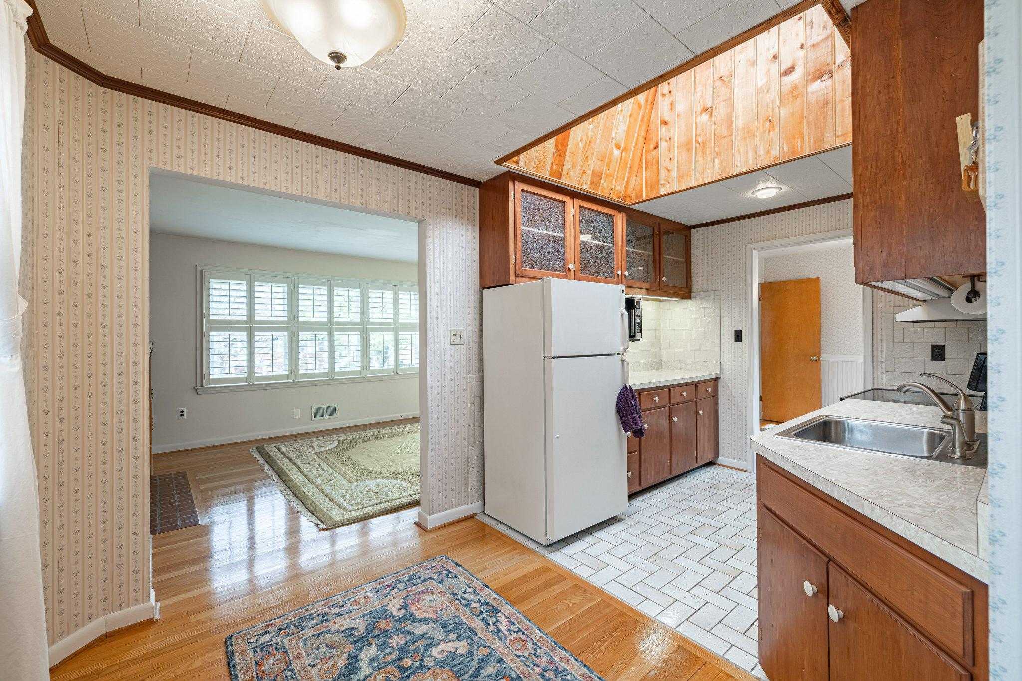 10904 Fleetwood Dr photo 13