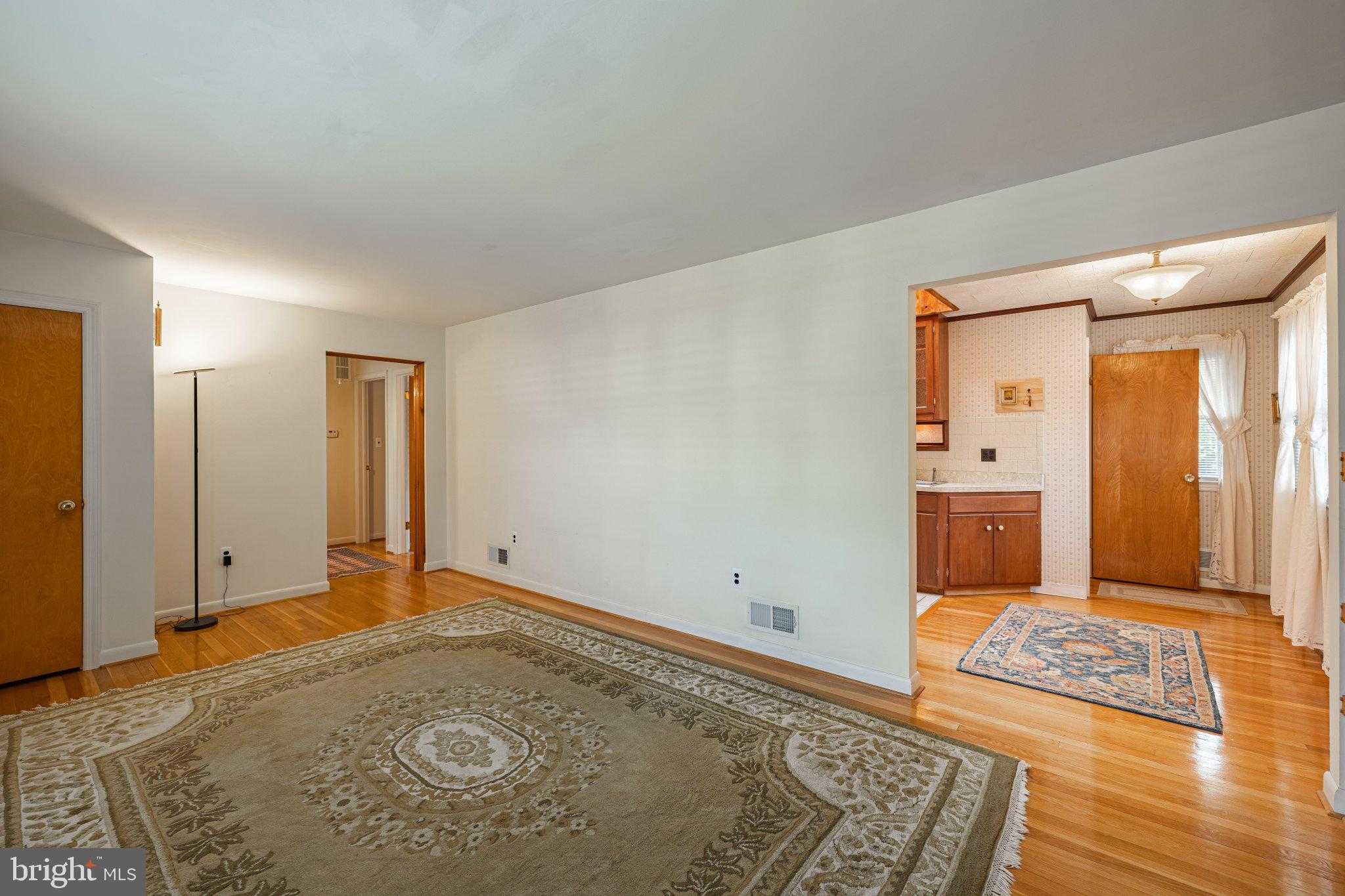 10904 Fleetwood Dr photo 3