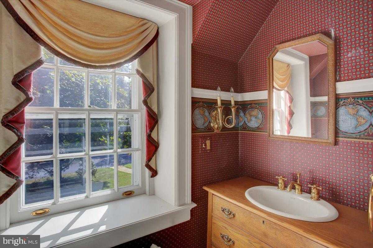 307 W King St photo 29