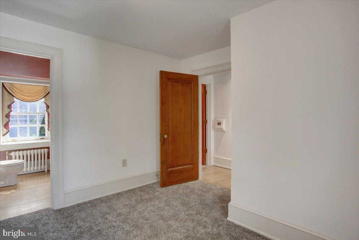 307 W King St photo 32