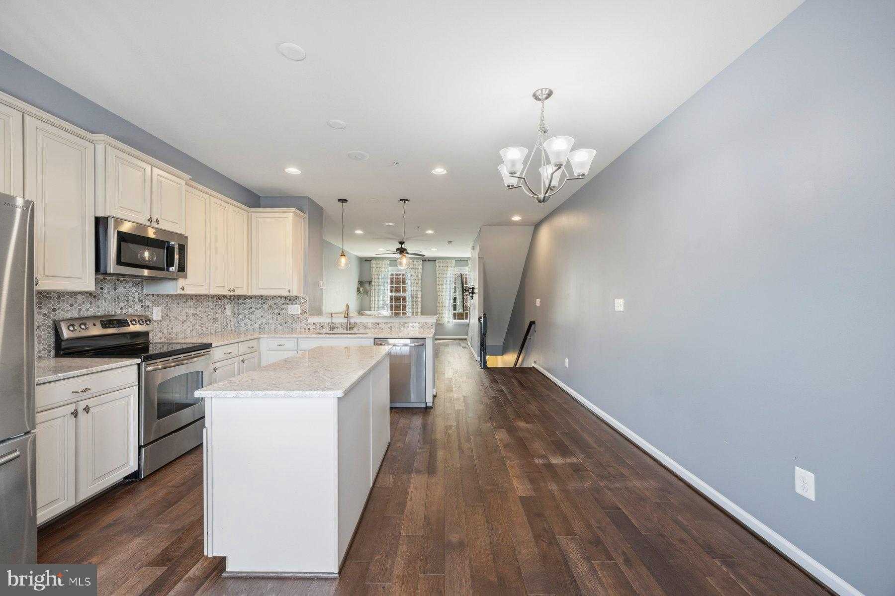 738 S Macon St photo 14