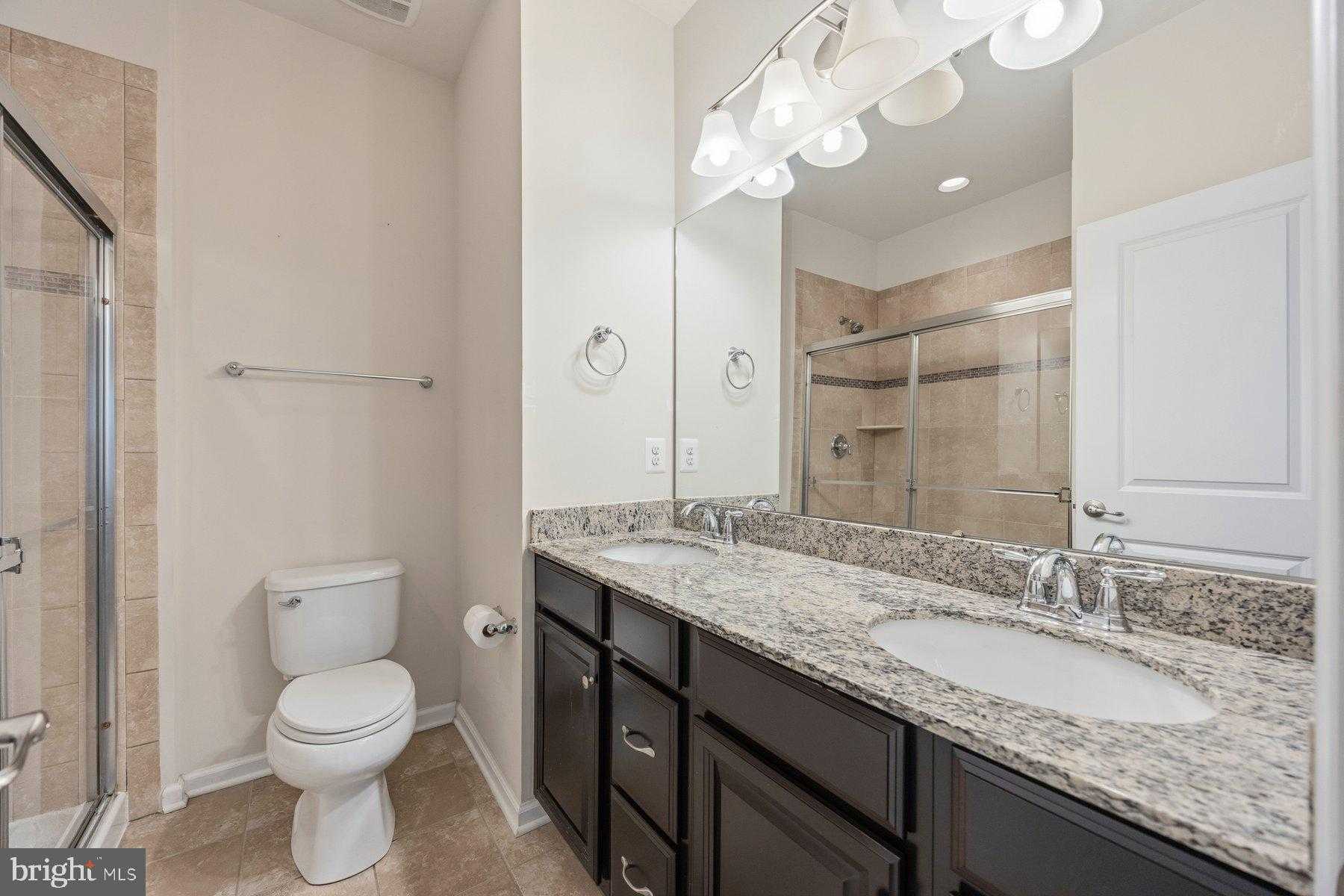 738 S Macon St photo 20