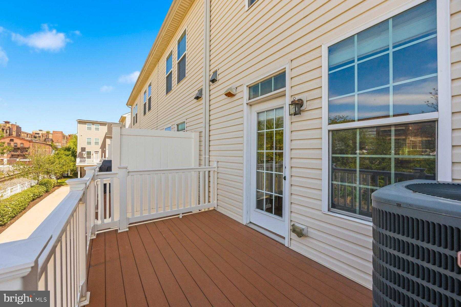 738 S Macon St photo 27