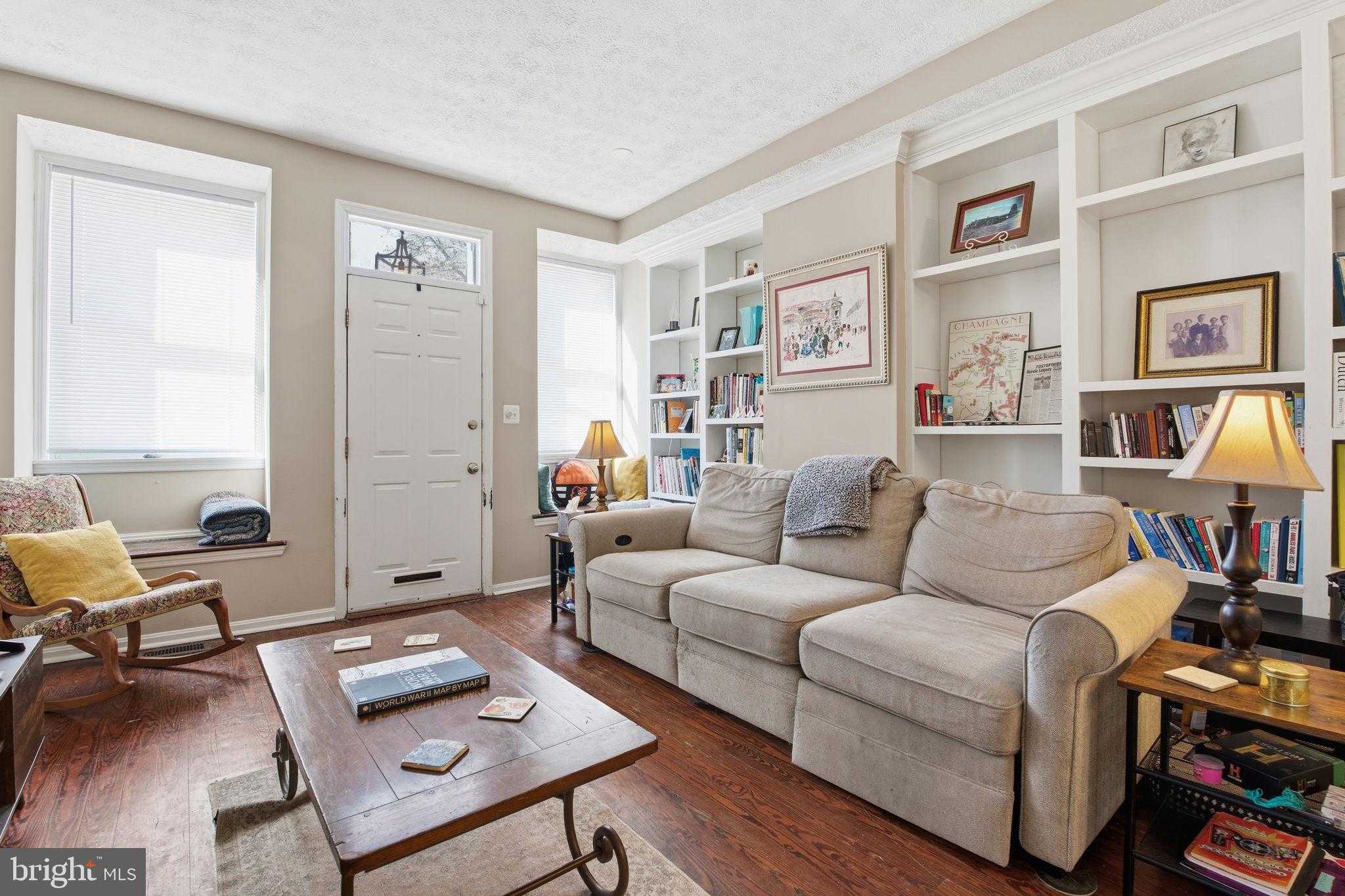 116 W Clement St photo 4