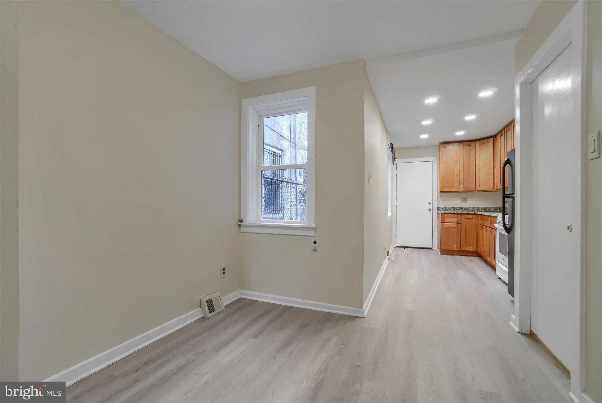 4211 Parrish St photo 10