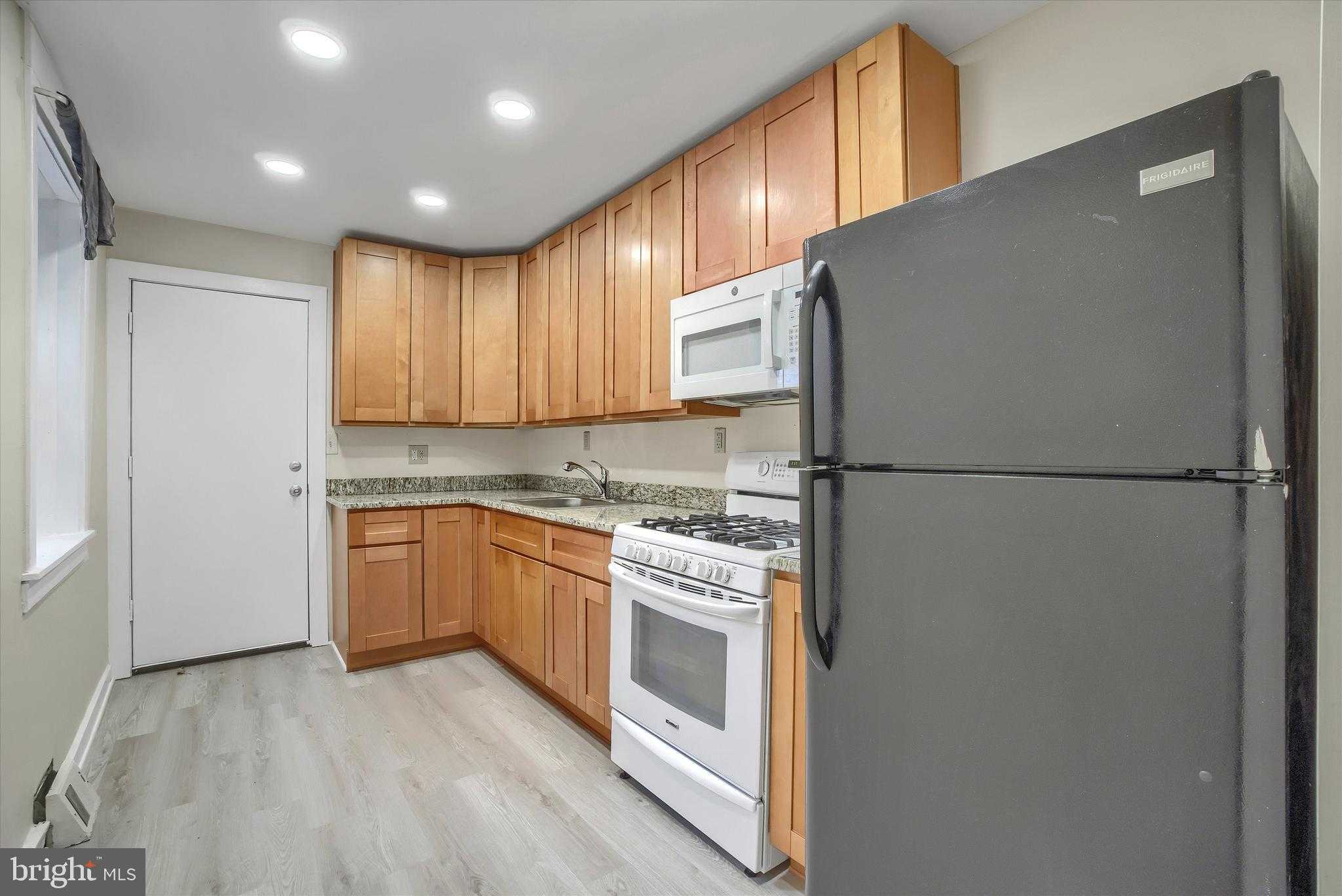 4211 Parrish St photo 11