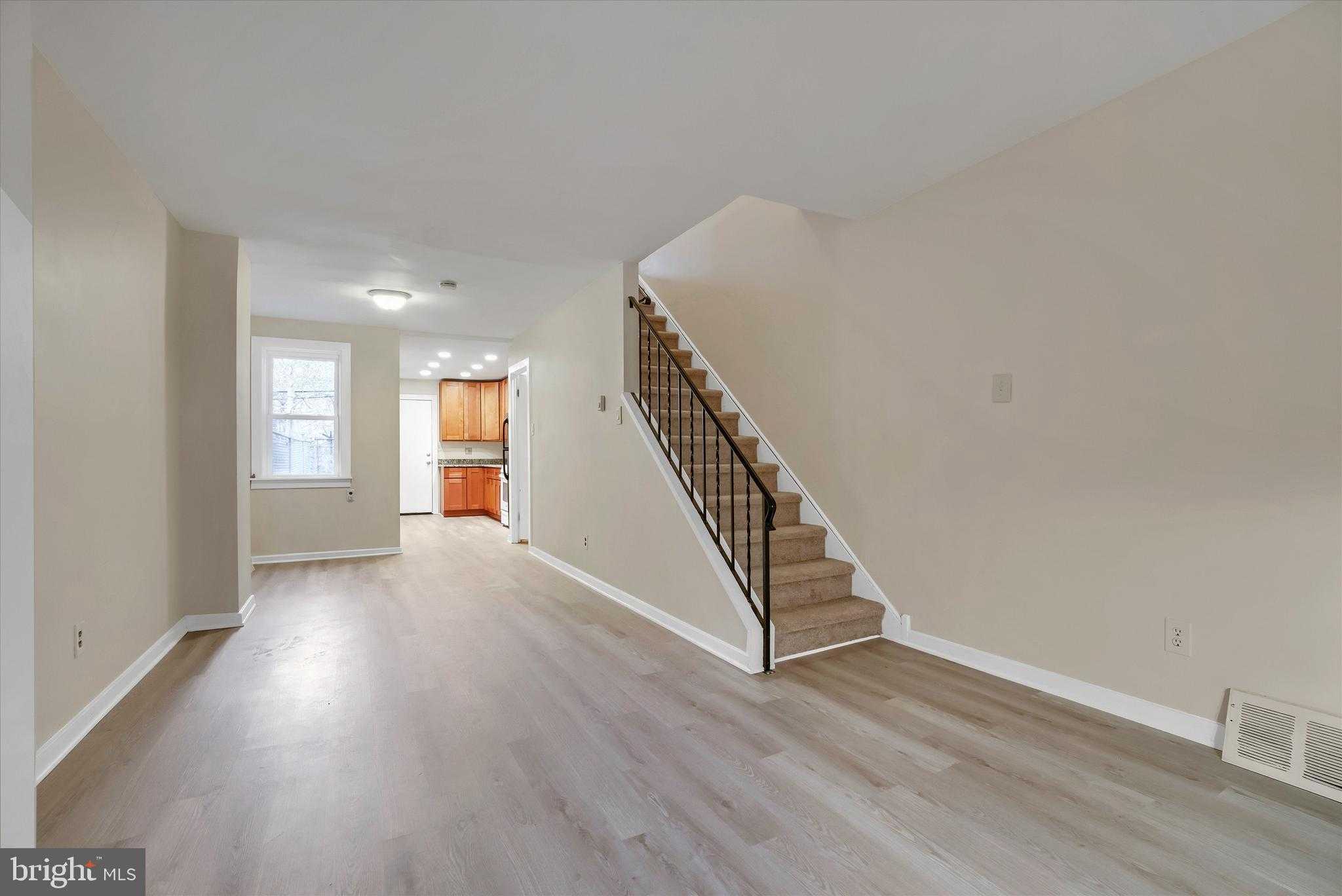 4211 Parrish St photo 7