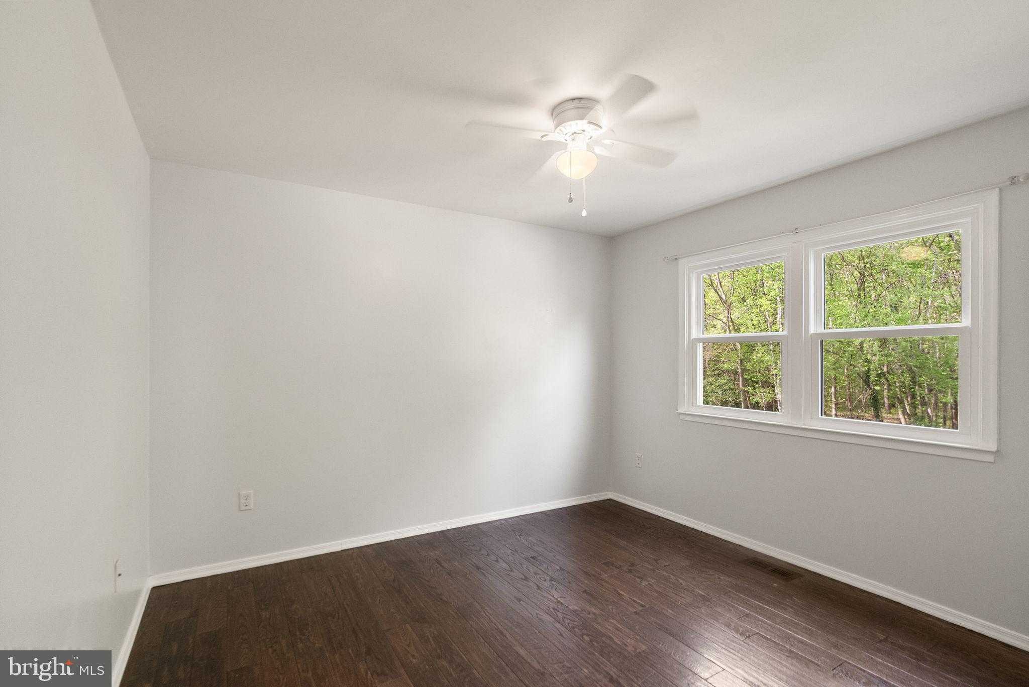 13736 Mahoney Dr photo 12