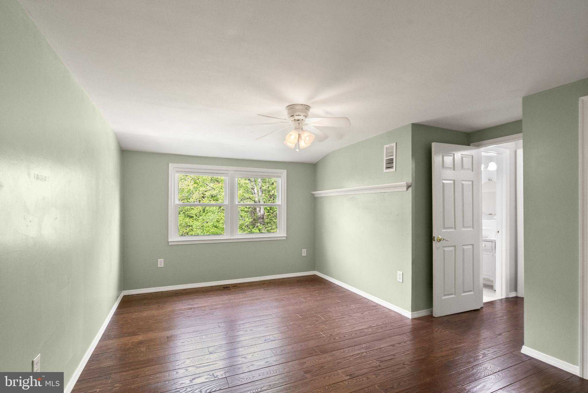 13736 Mahoney Dr photo 19