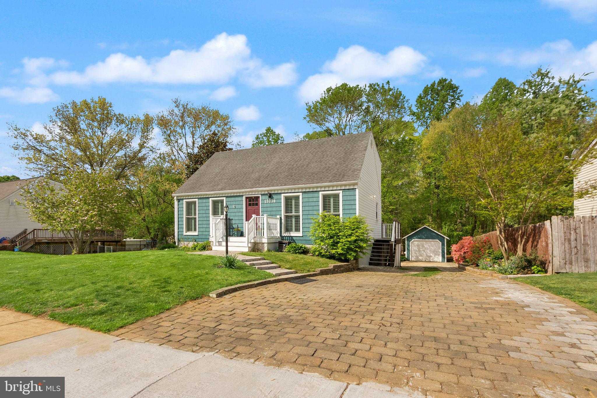 13736 Mahoney Dr photo 2